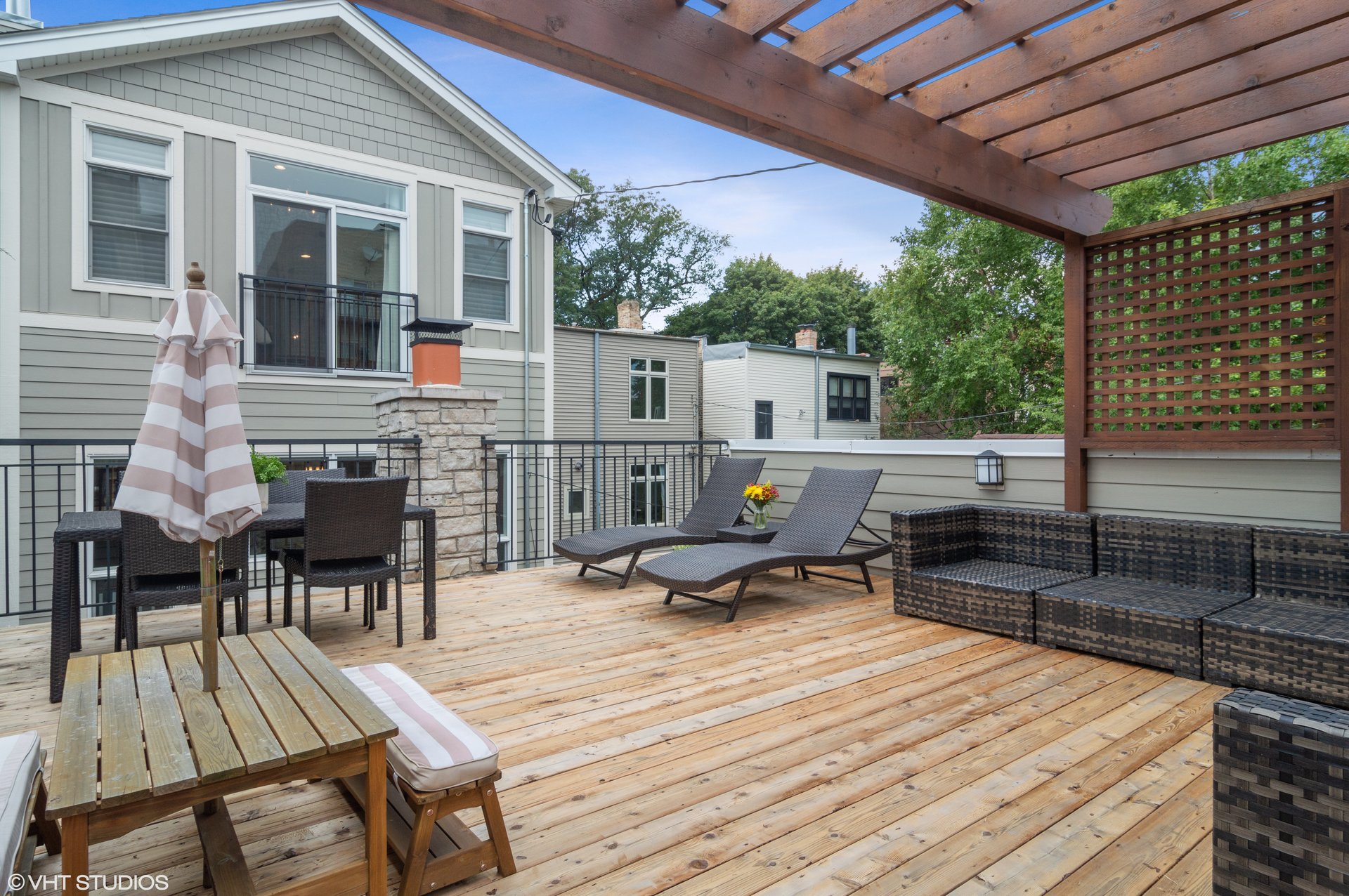 1928 W Fletcher St