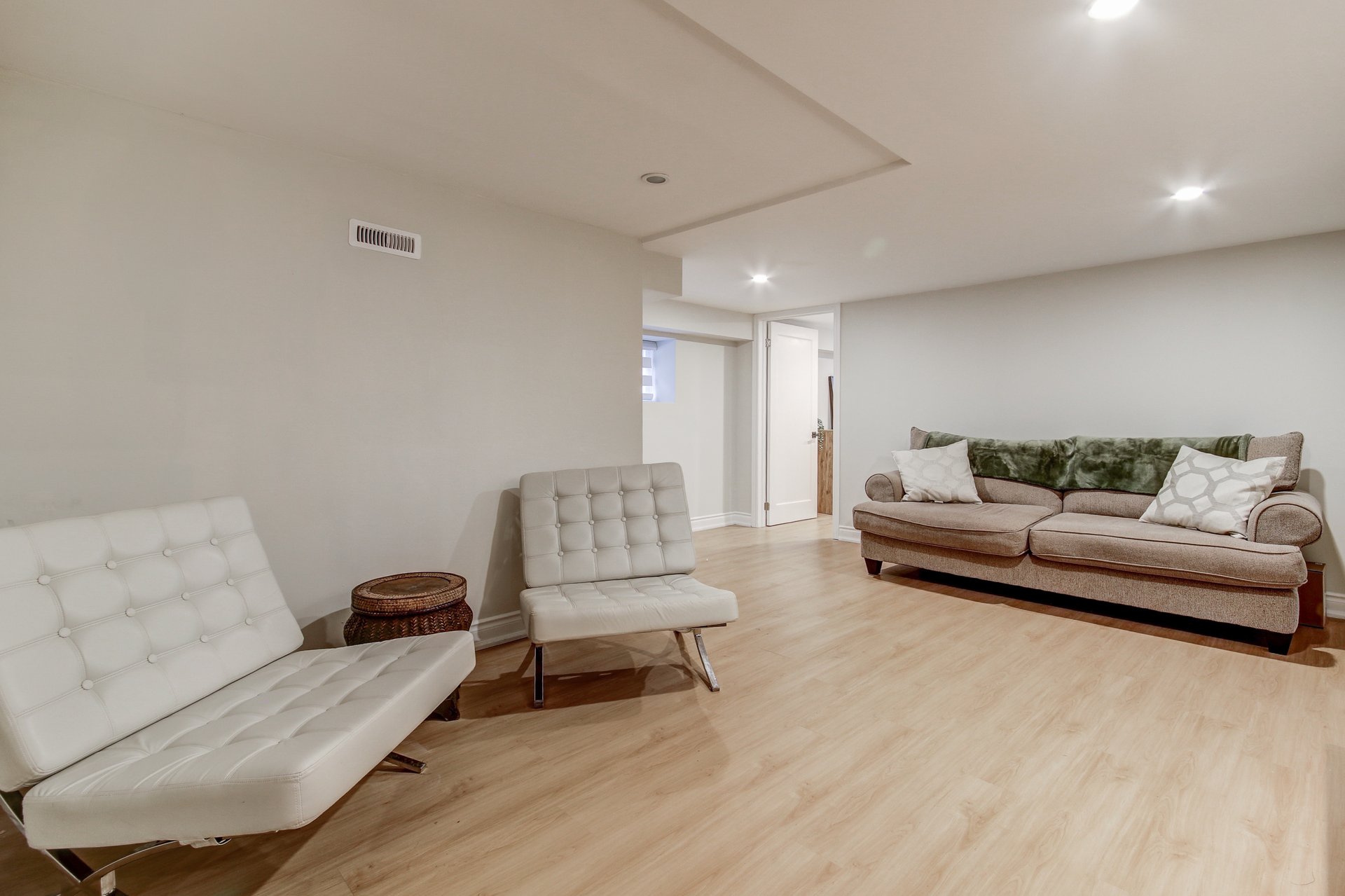 5264 Woodhaven Dr