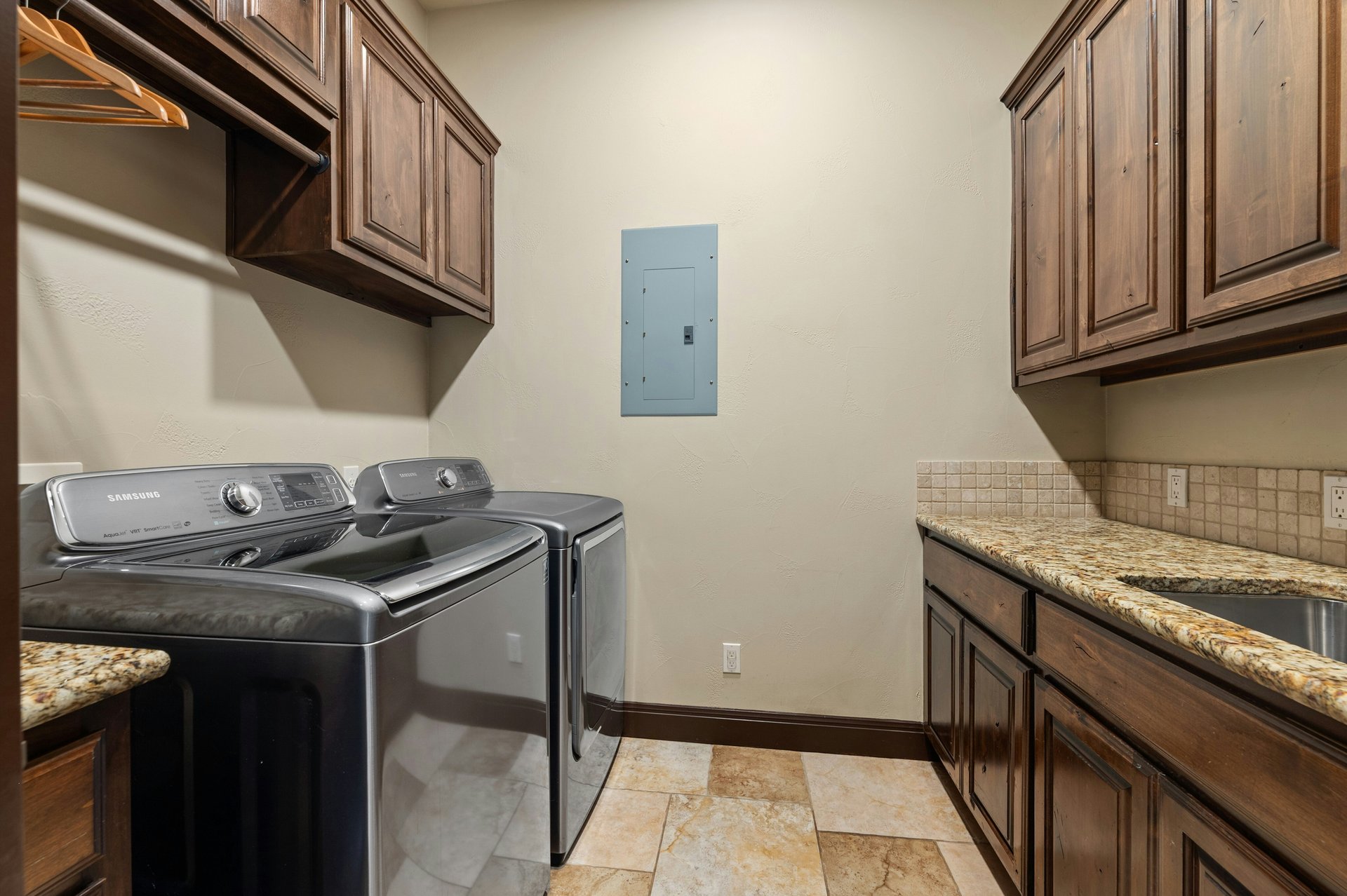 10213 Amwell Cove