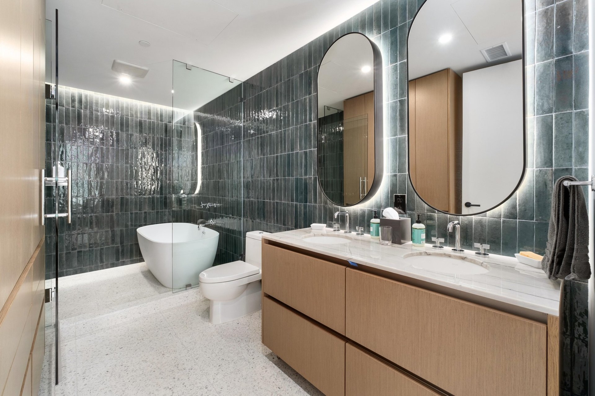 610 Davis Street #3902