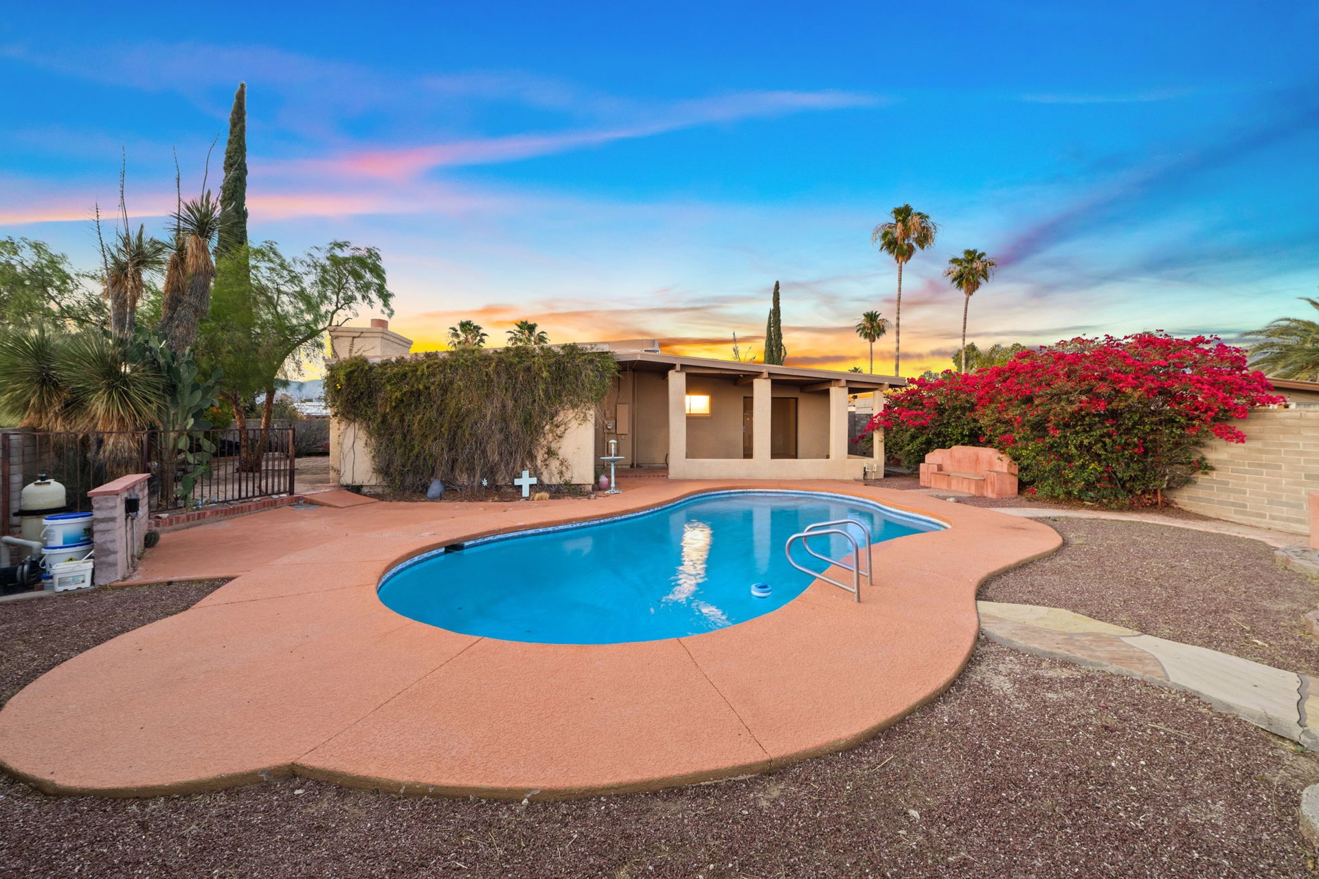2540 S Marianne