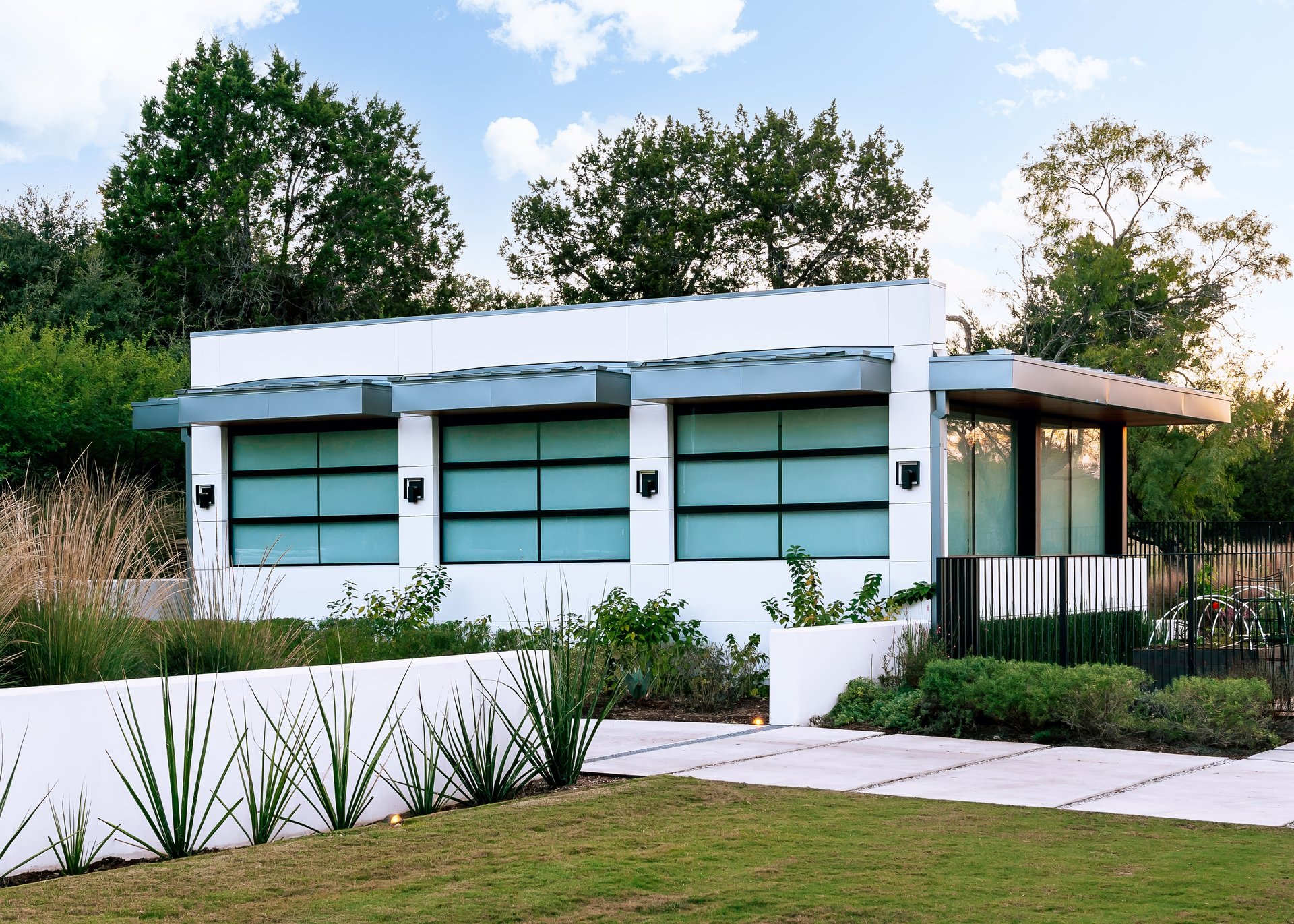 702 N Commons Ford Road