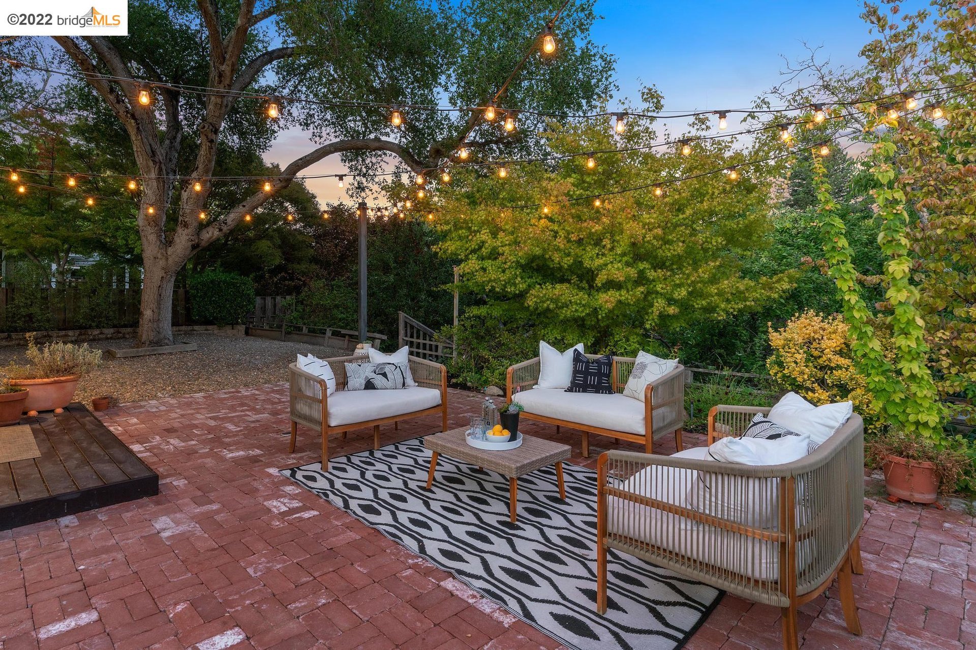 10 Woodside Dr