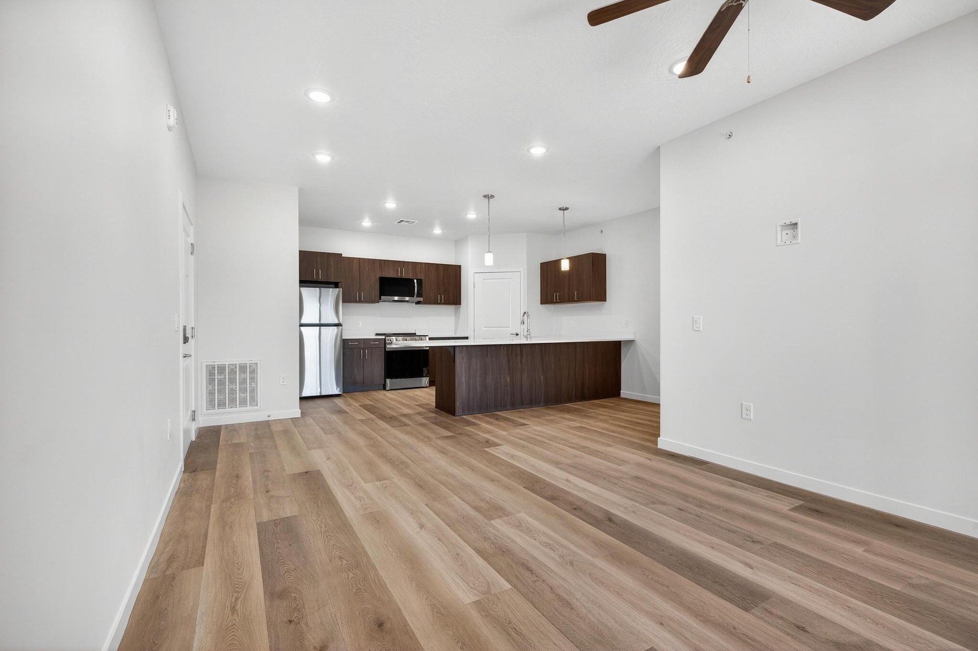 983 W State St C-203