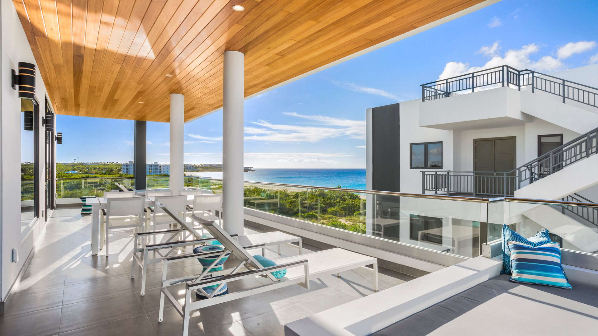 Tranquility Beach - Penthouse Villa 