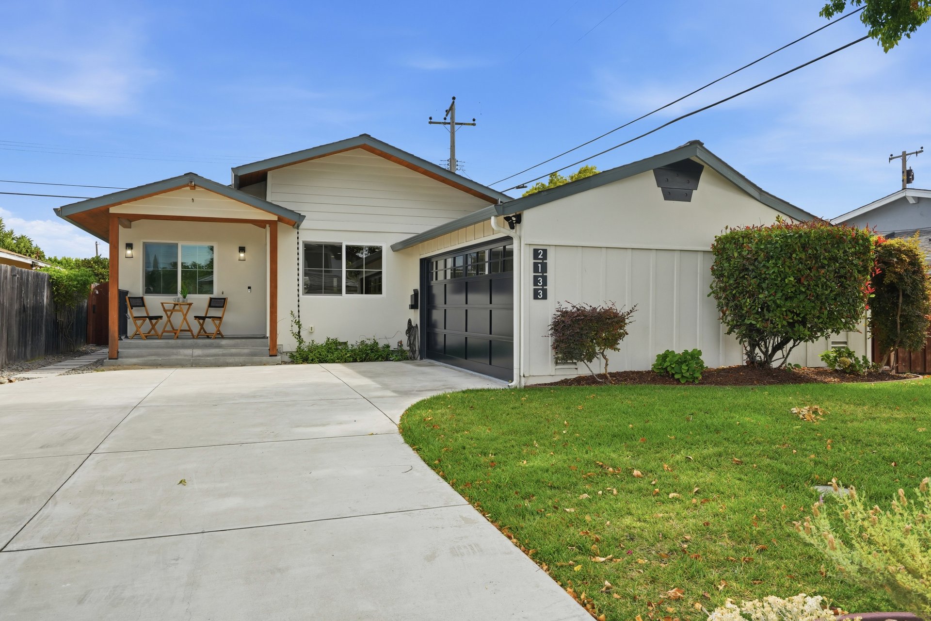 2133 Santa Cruz AVE