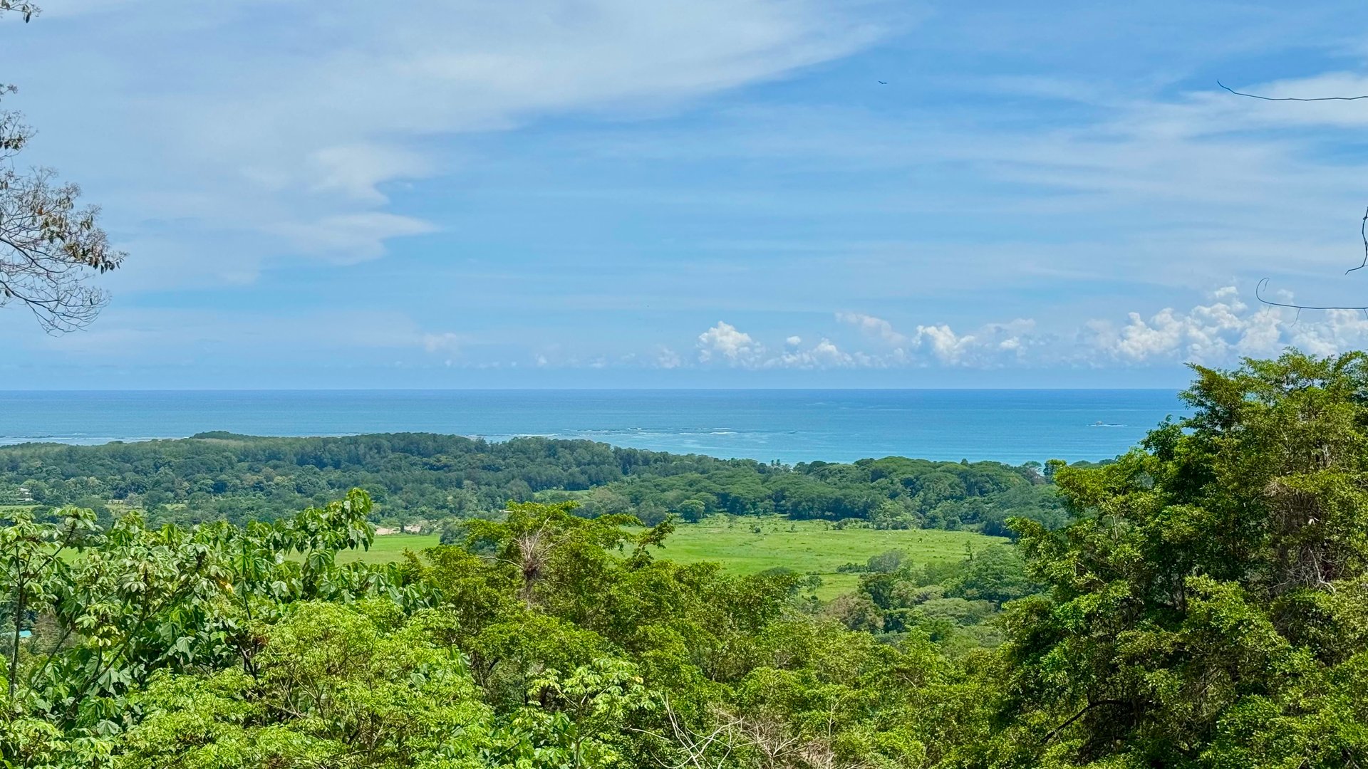 Exclusive and Unique Ocean Views lot in the Hills of Uvita!