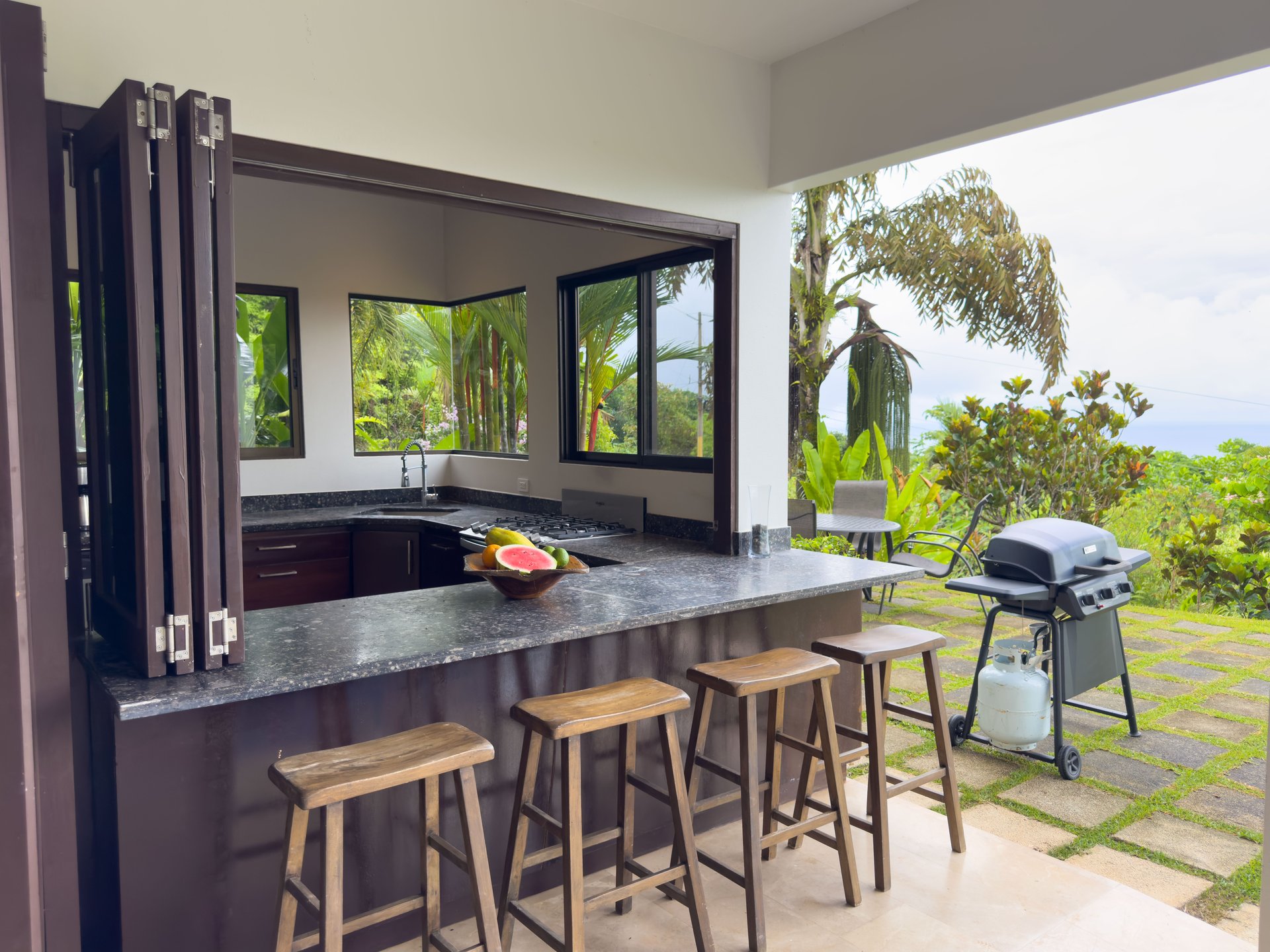 Stylish 4 bedroom home in the popular Dominicalito community, 7 minutes to the beach