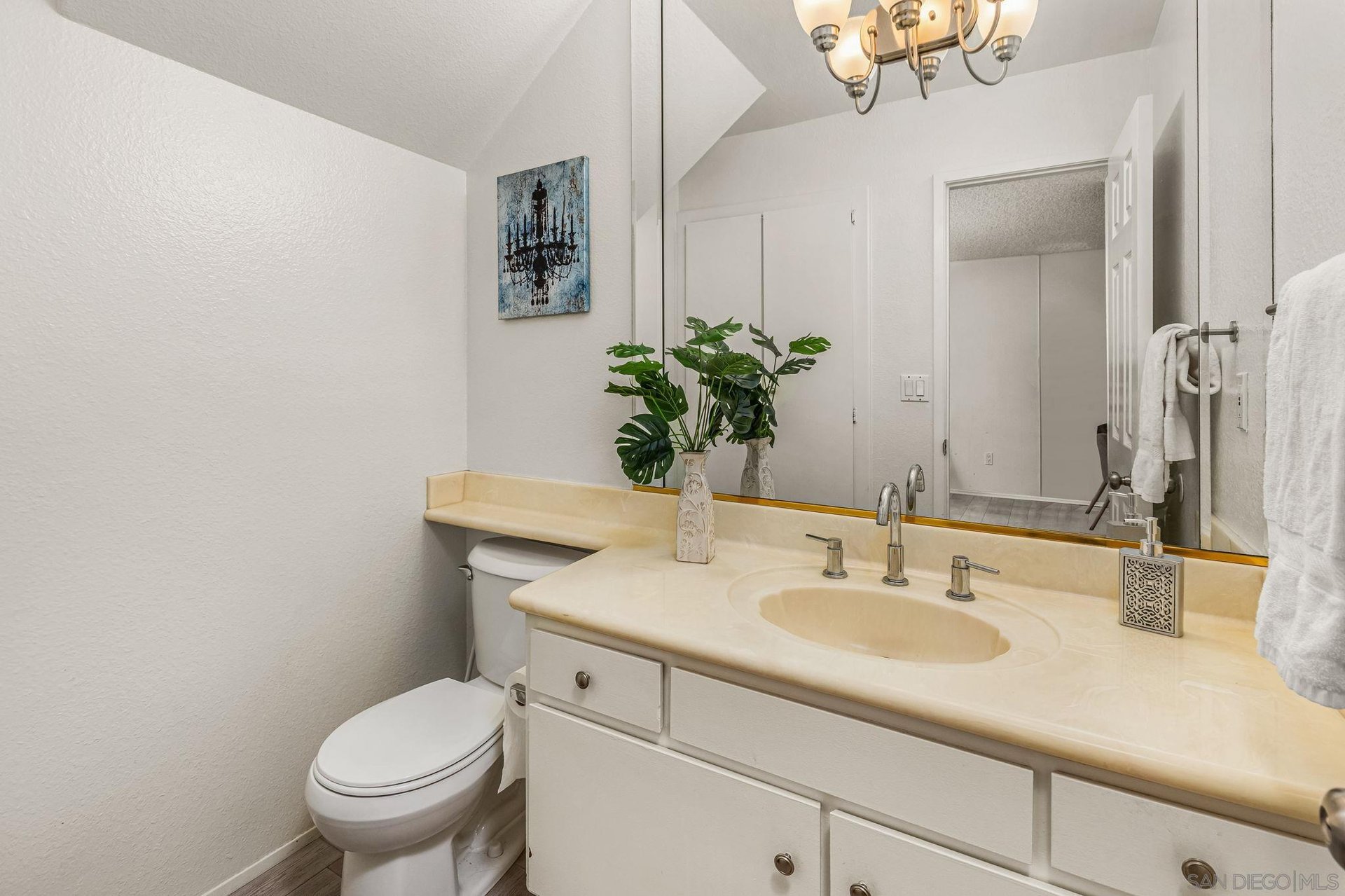 7779 Camino Glorita San Diego, CA 92122