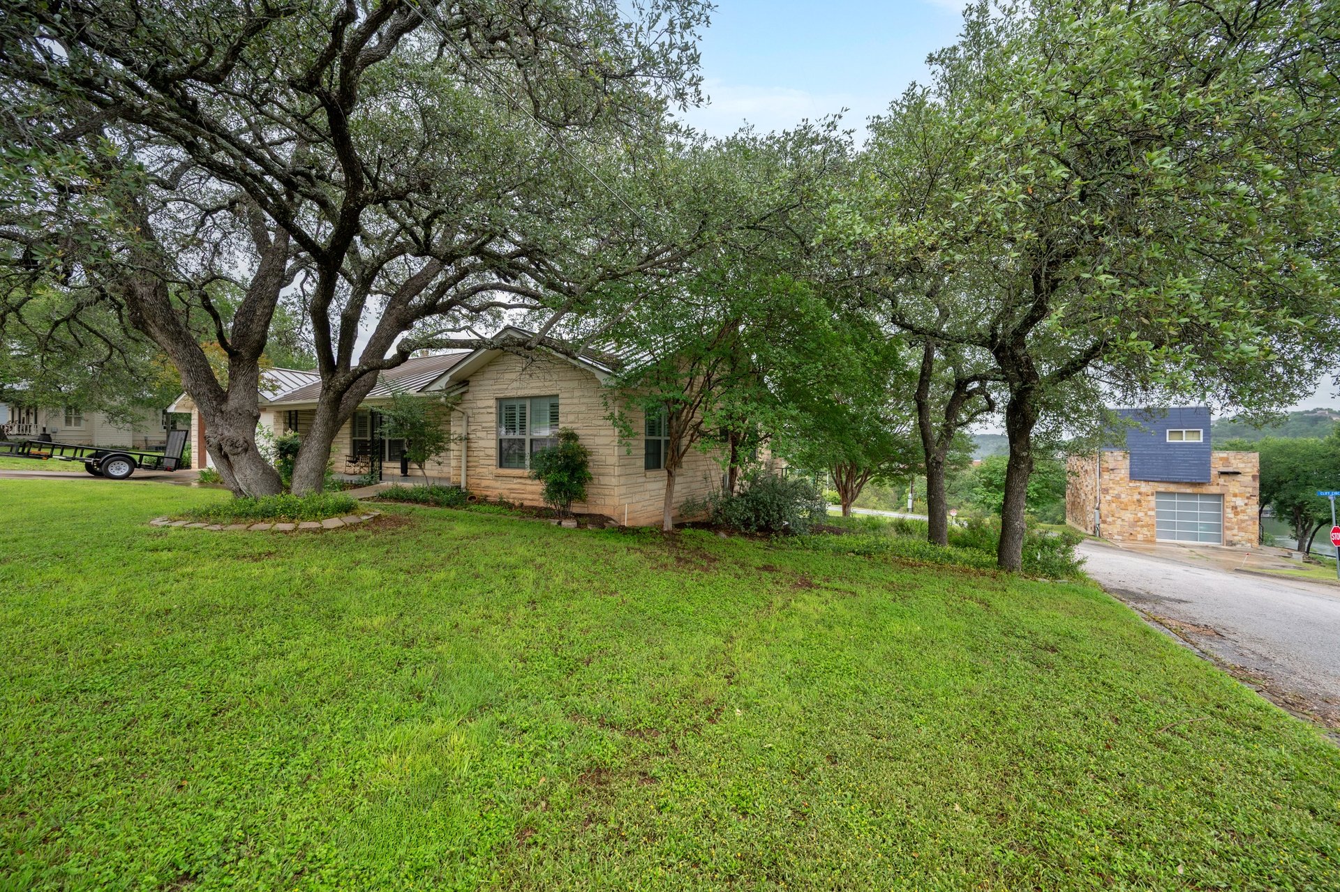 401 Crestview Drive and 309 Cliff Circle