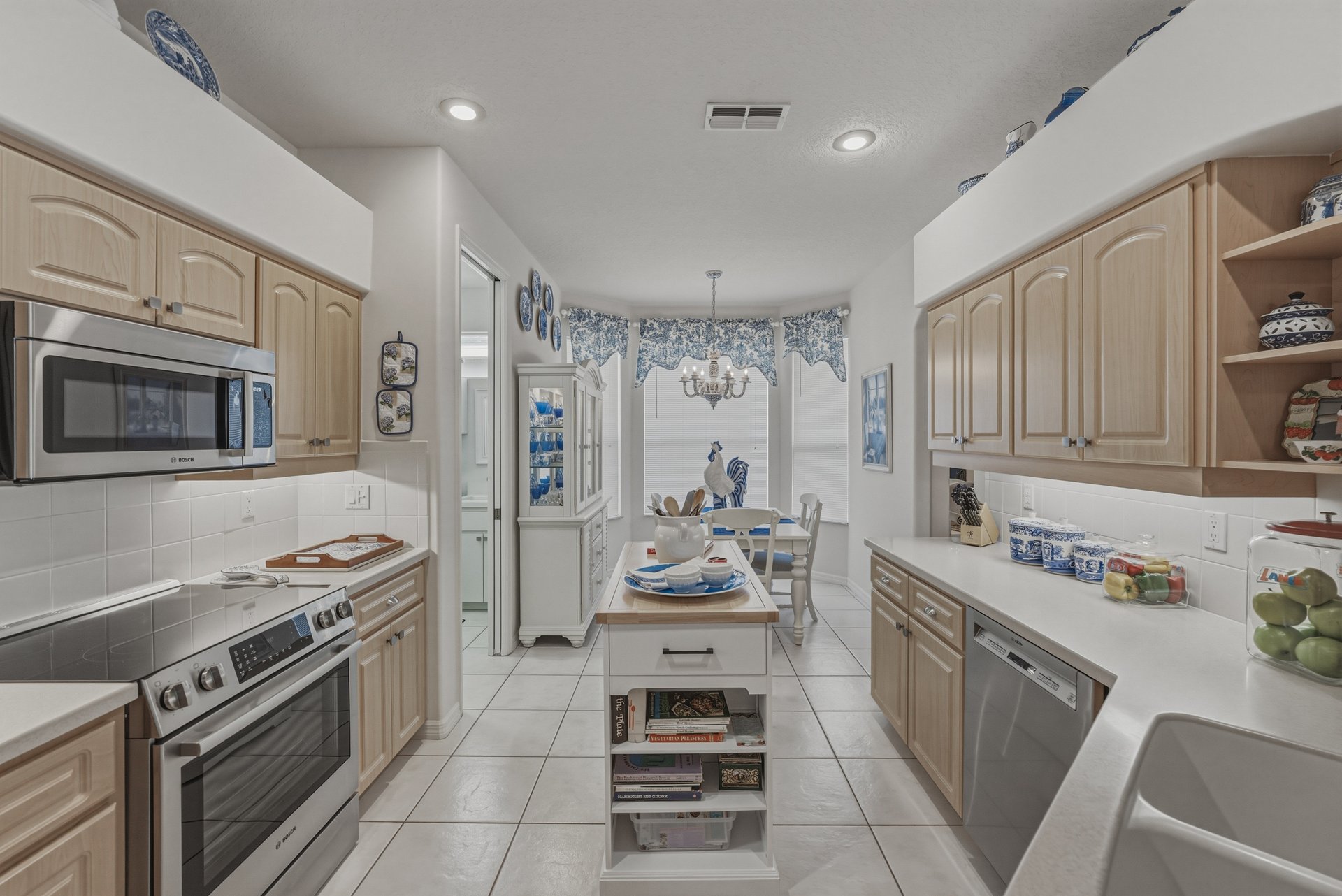12410 WOODLANDS CIR