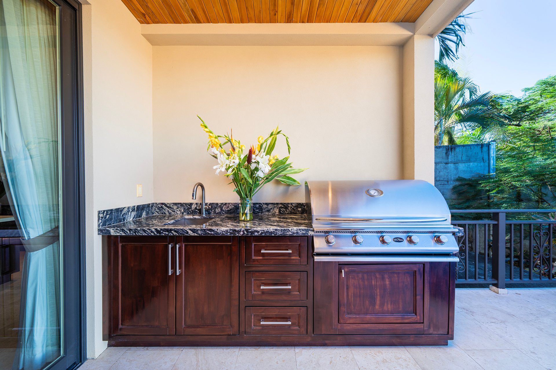 Casa Todo Bien and Guest House: Luxury 4BR Main Home + Guest House with Ocean Views