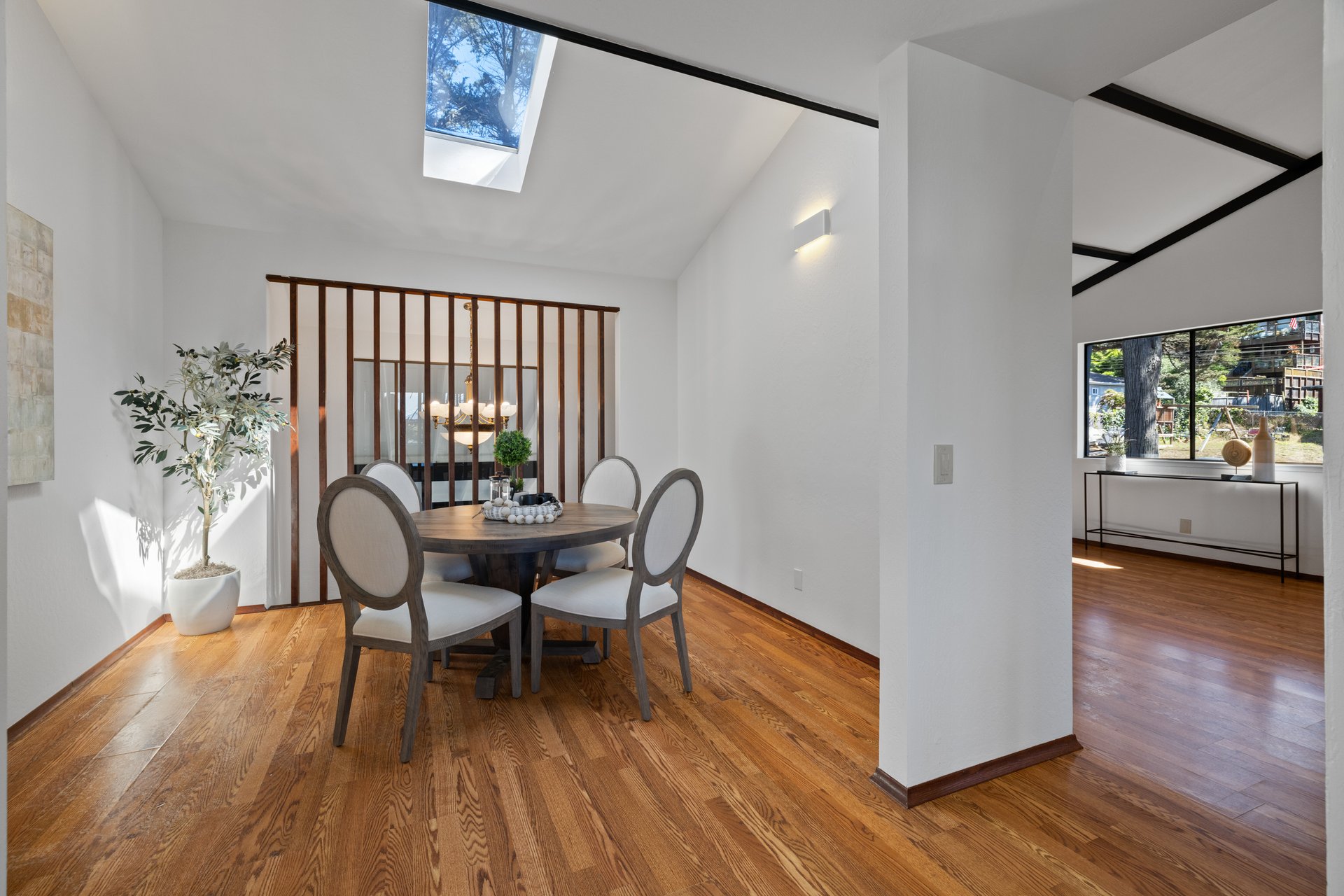 207 Beverly Pl