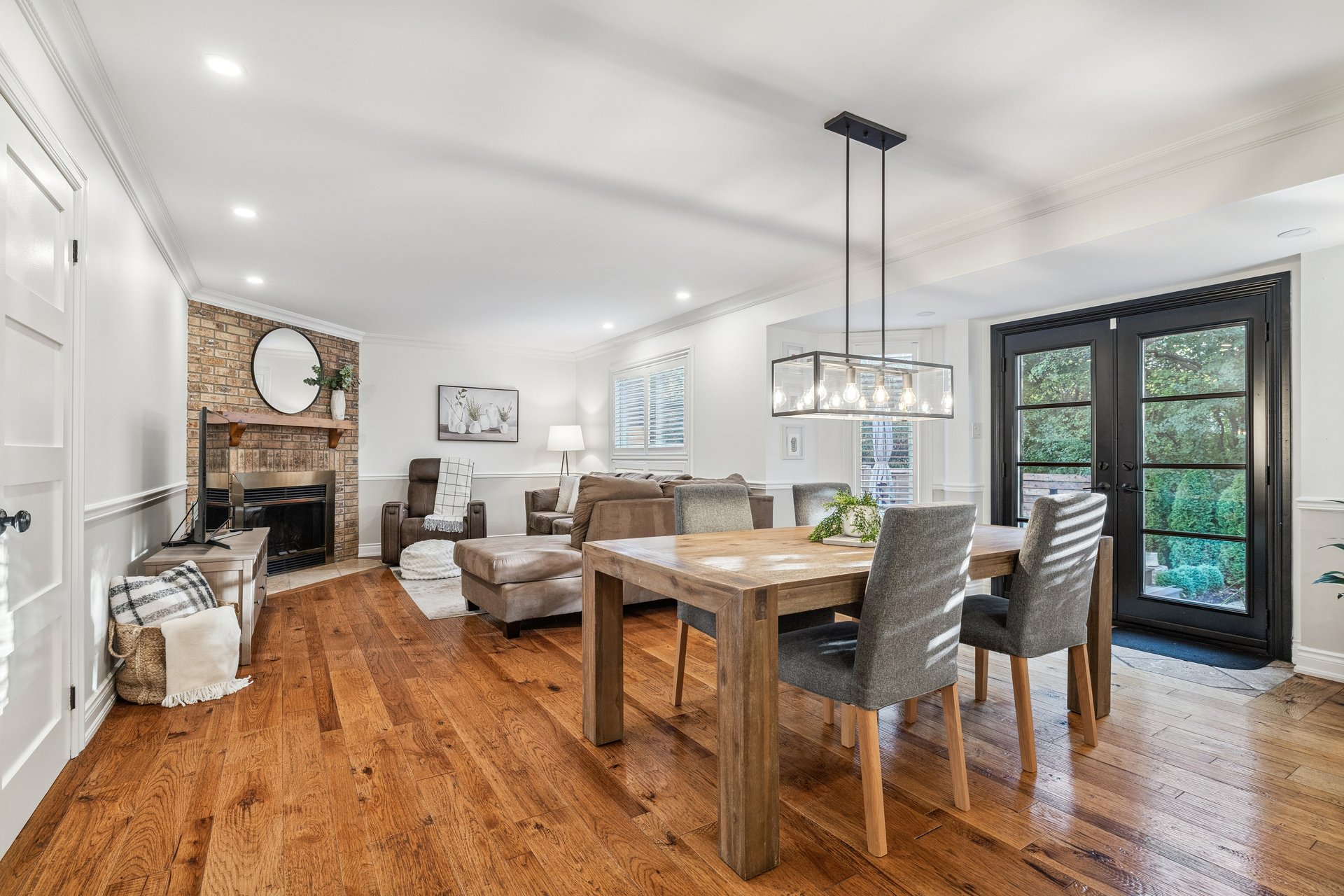 Impressive Home on Ravine Lot in Glen Abbey