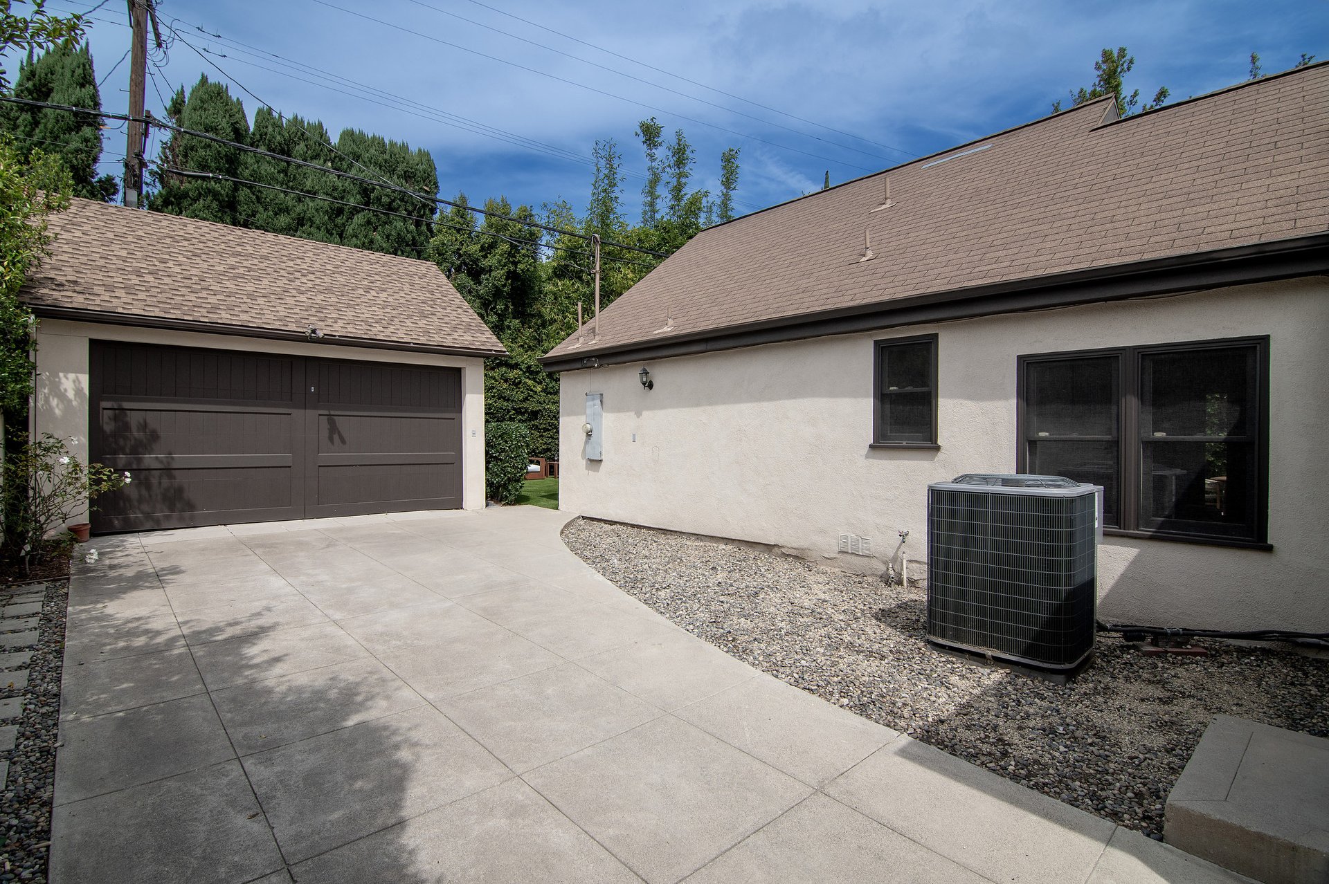 607 Lillian Way