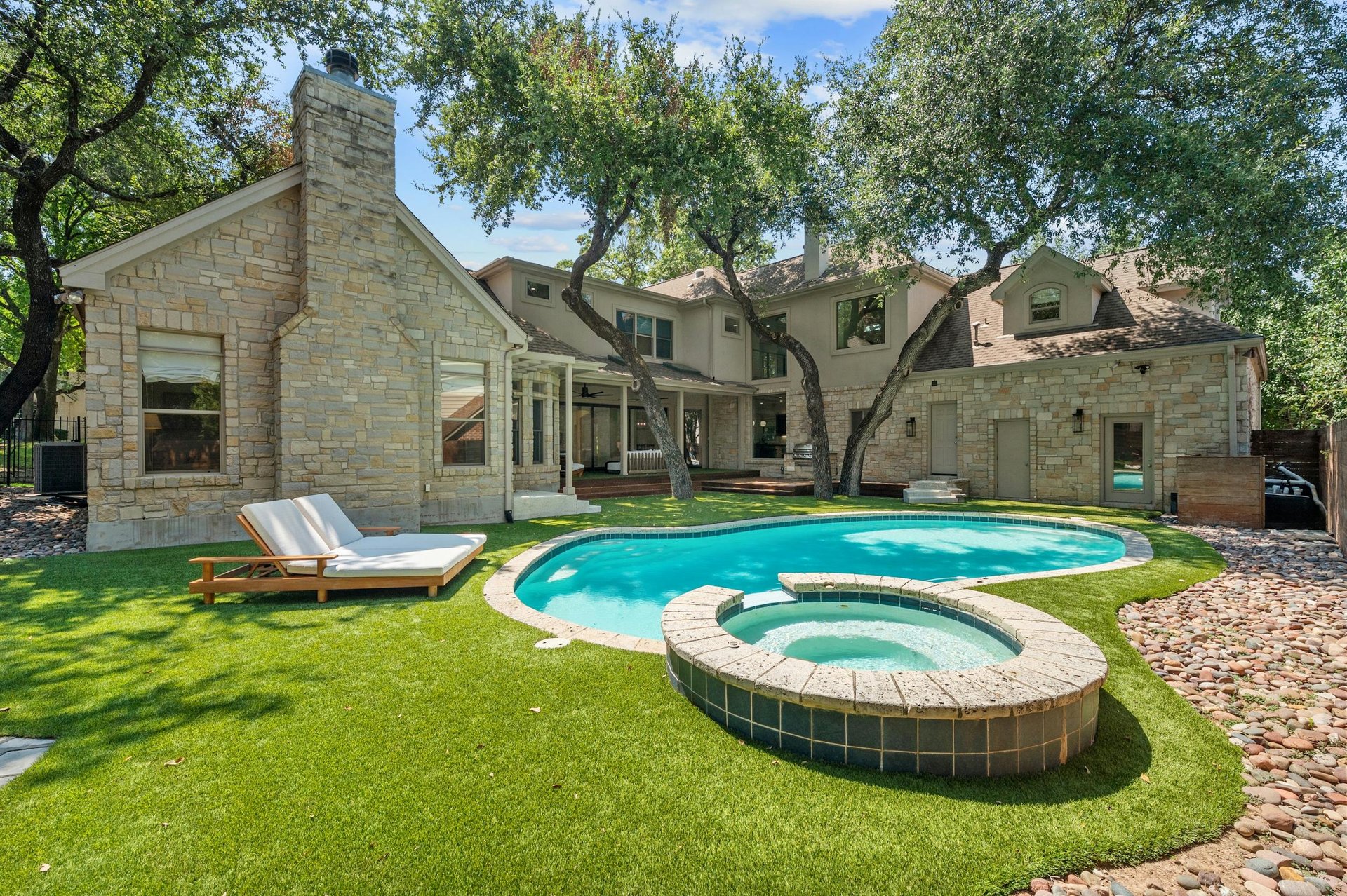 2928 Chatelaine Drive