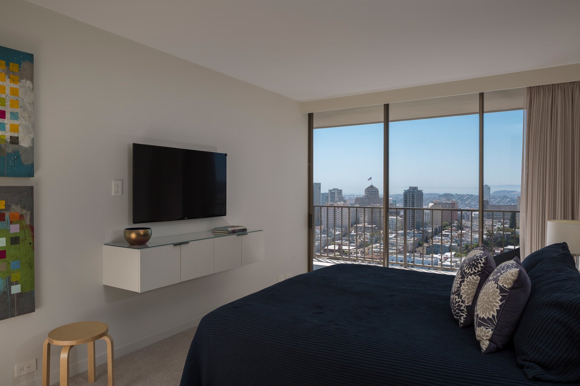 Two Bedroom Condo With Landmark Views