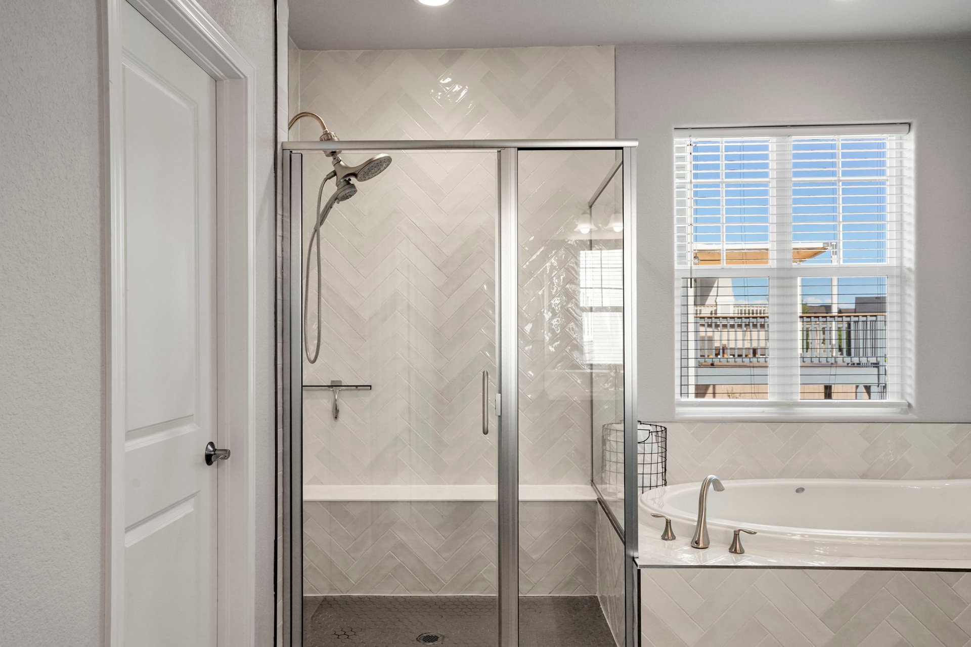4354 Hanging Lake Circle
