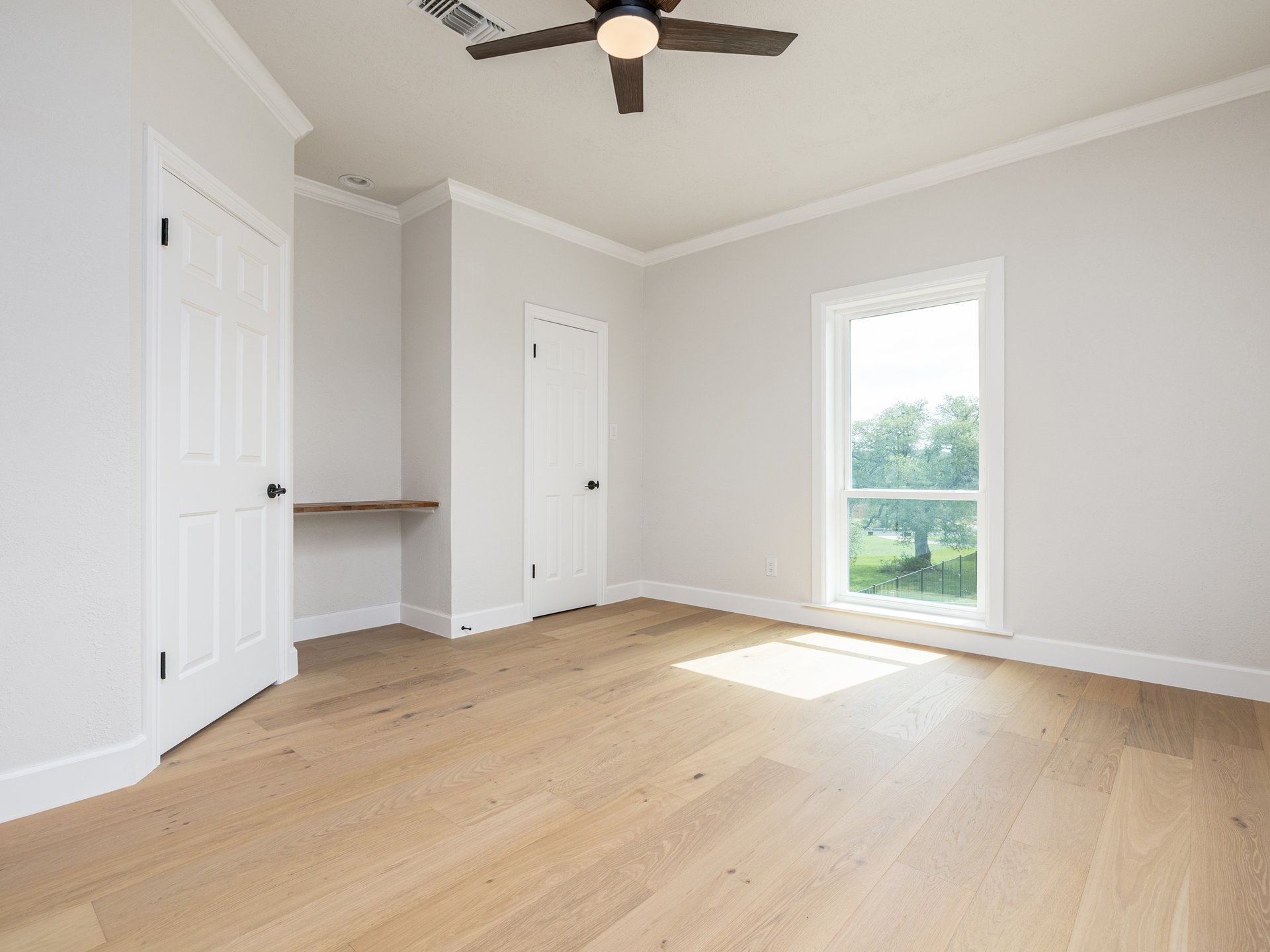Designer-Renovated 6BR Estate Including Private Guest Apartment on 1.48 Acres