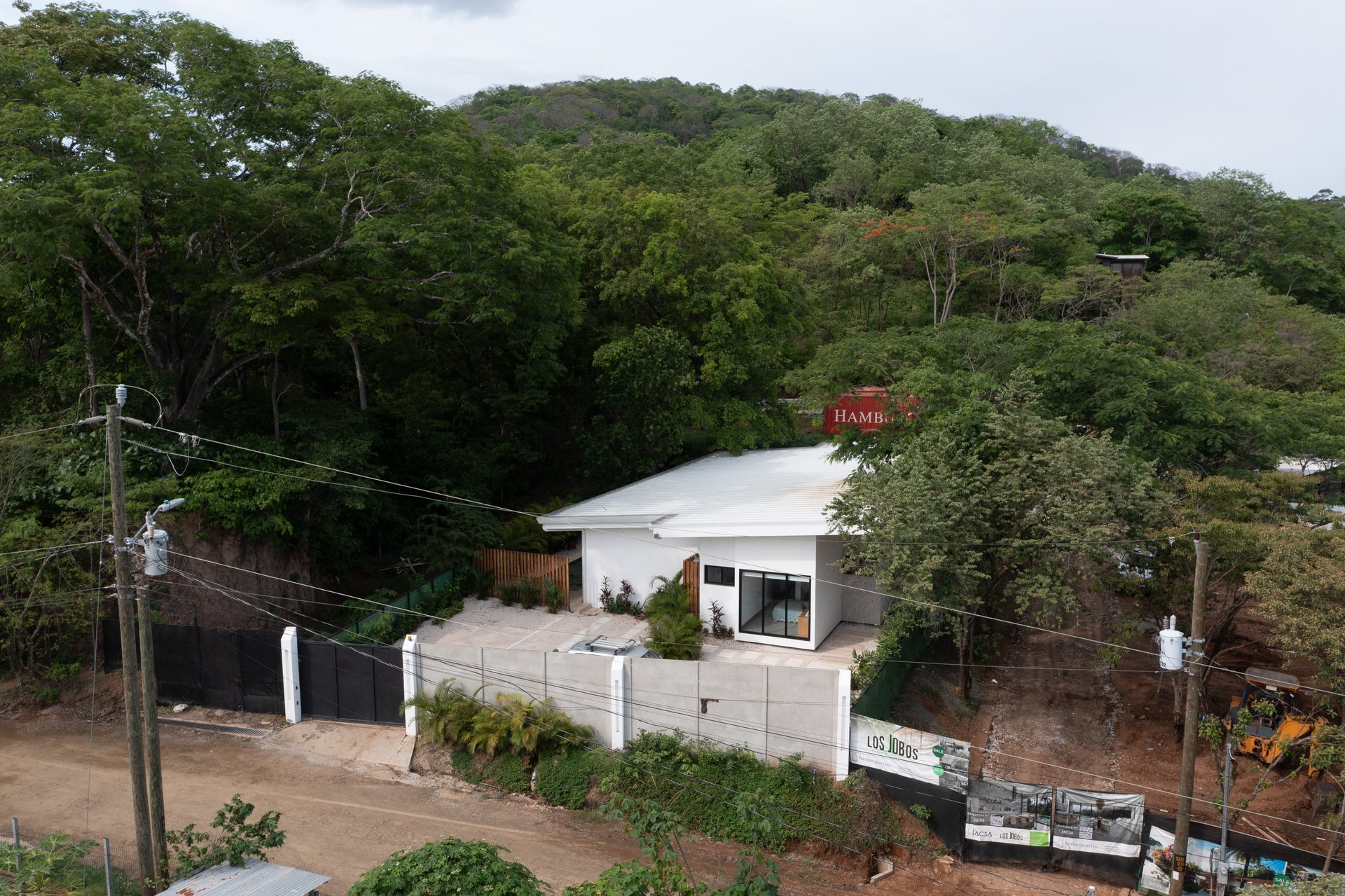 Villa Los Jobos Garden #1 | Modern 4-Bedroom Villa Just 5 Minutes from Tamarindo Beach – Newly Remodeled and Move-In Ready