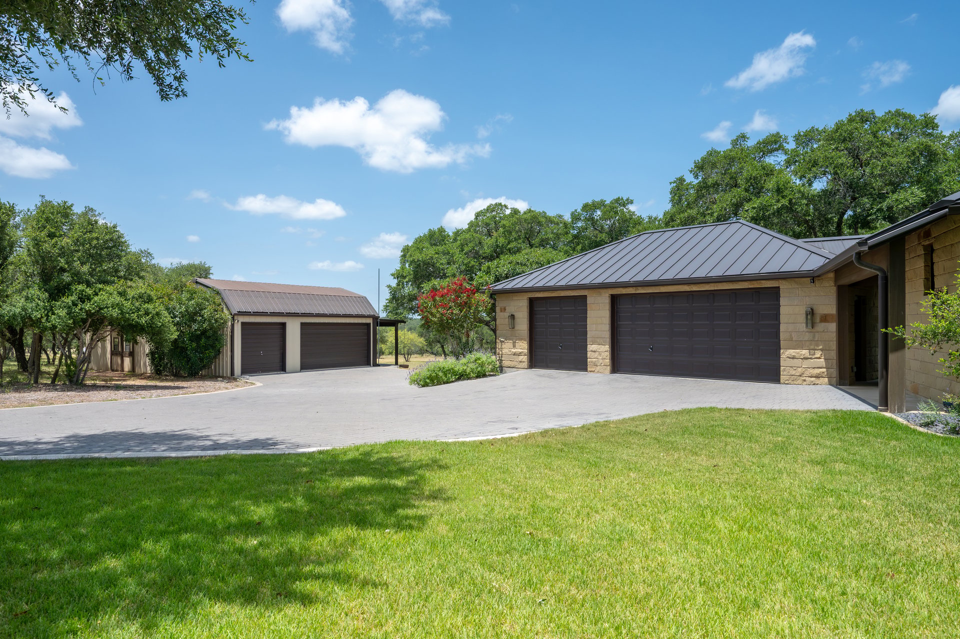 900 Rivercliff Drive