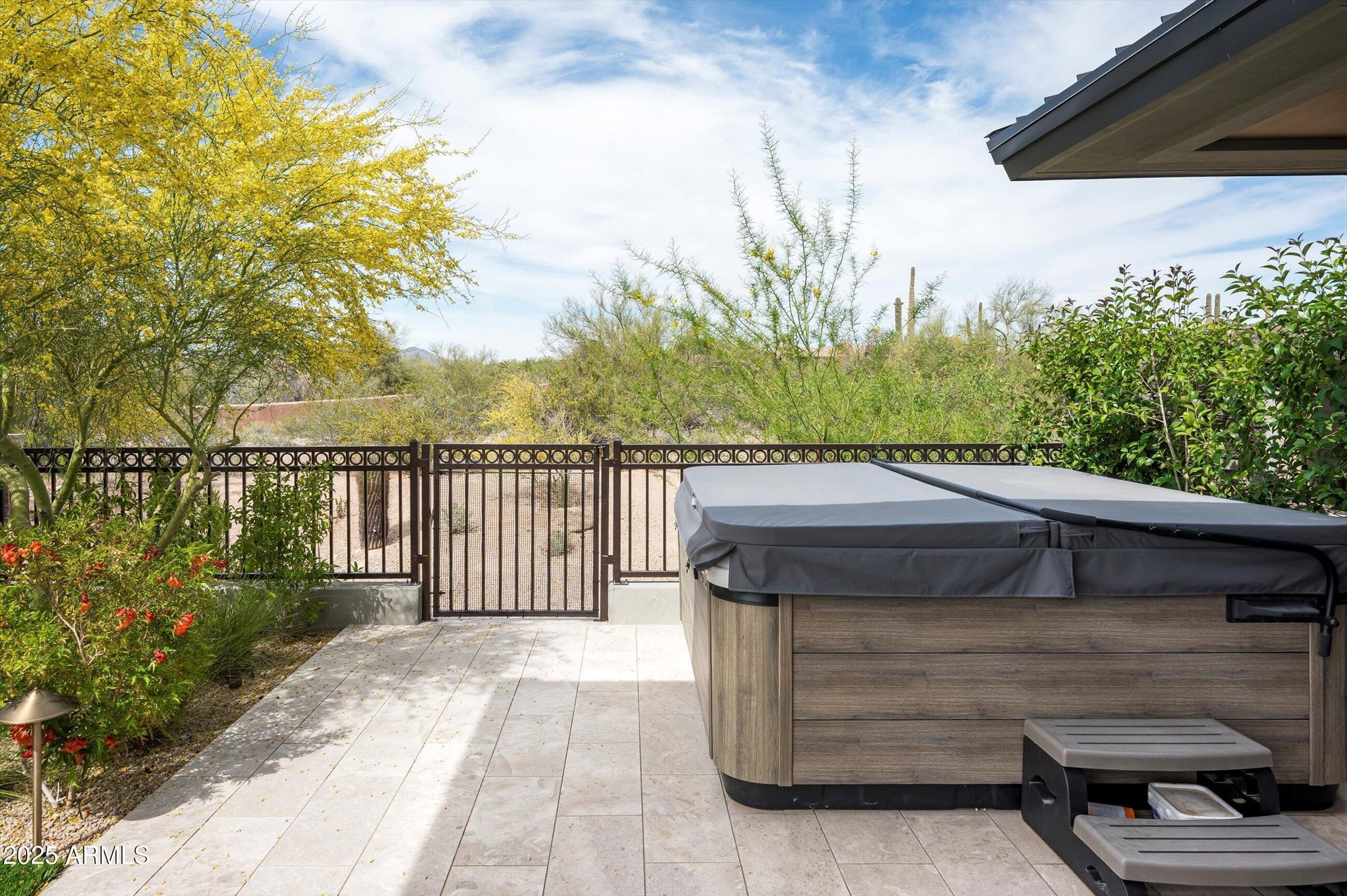8328 E WHISPER ROCK TRL