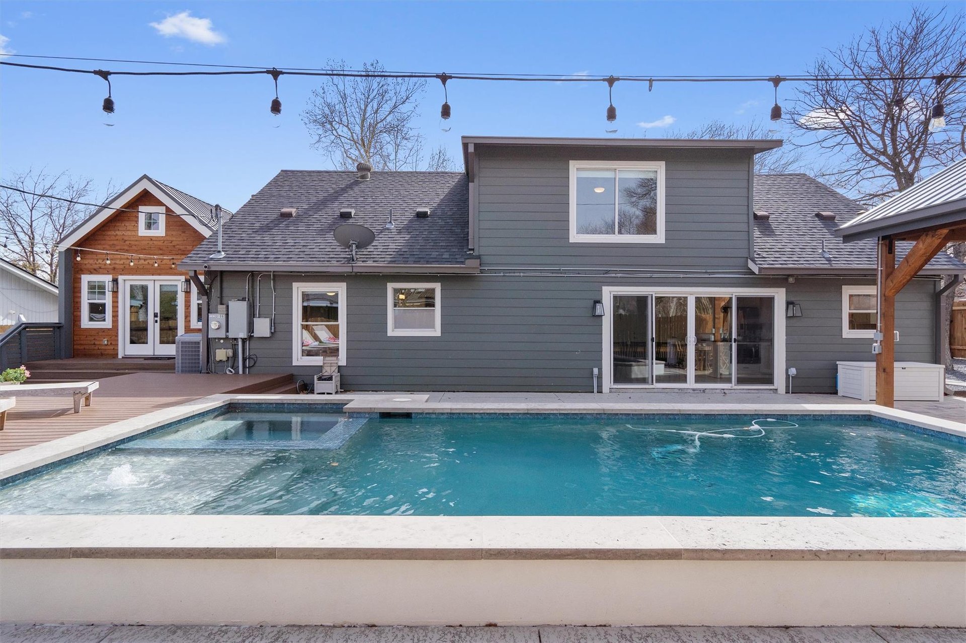 3106 Carlisle Dr