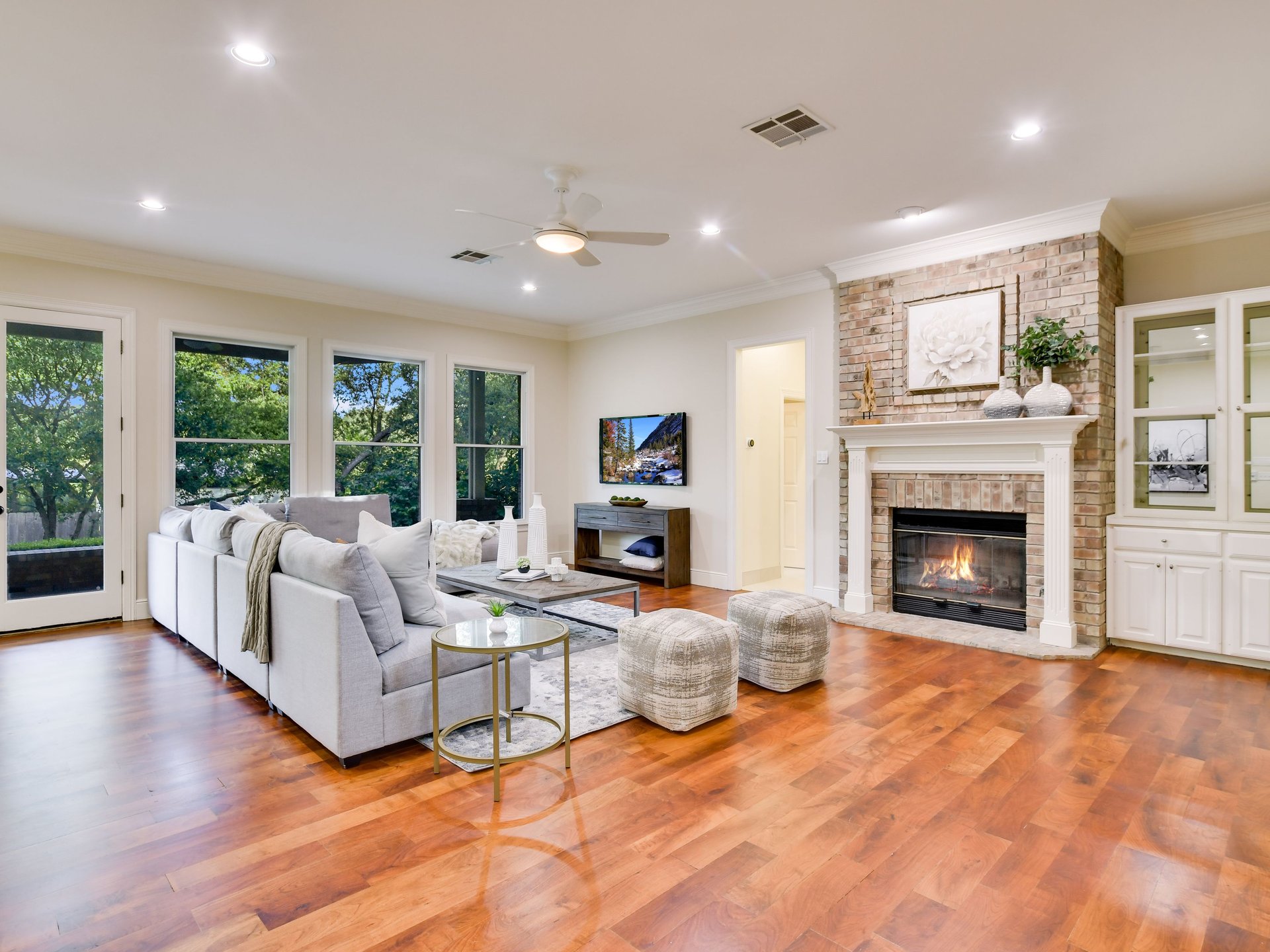 Las Lomas Transitional