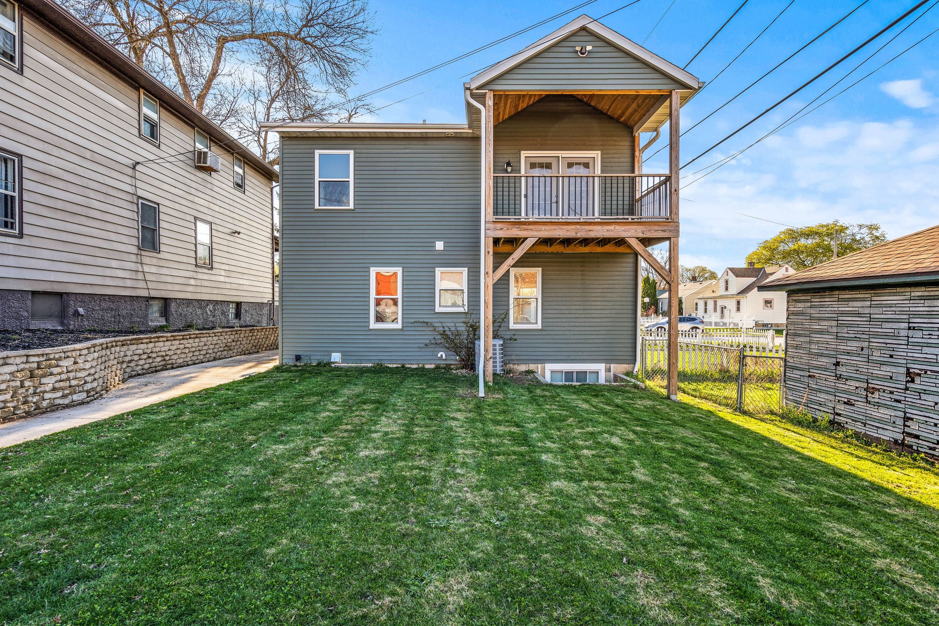 Renovated Bay View Colonial