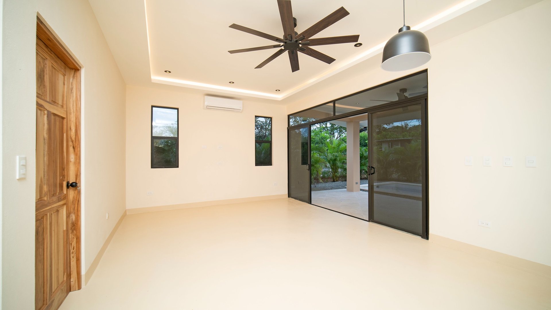 Casa Dos Rosas | Near the Coast House For Sale in Tamarindo