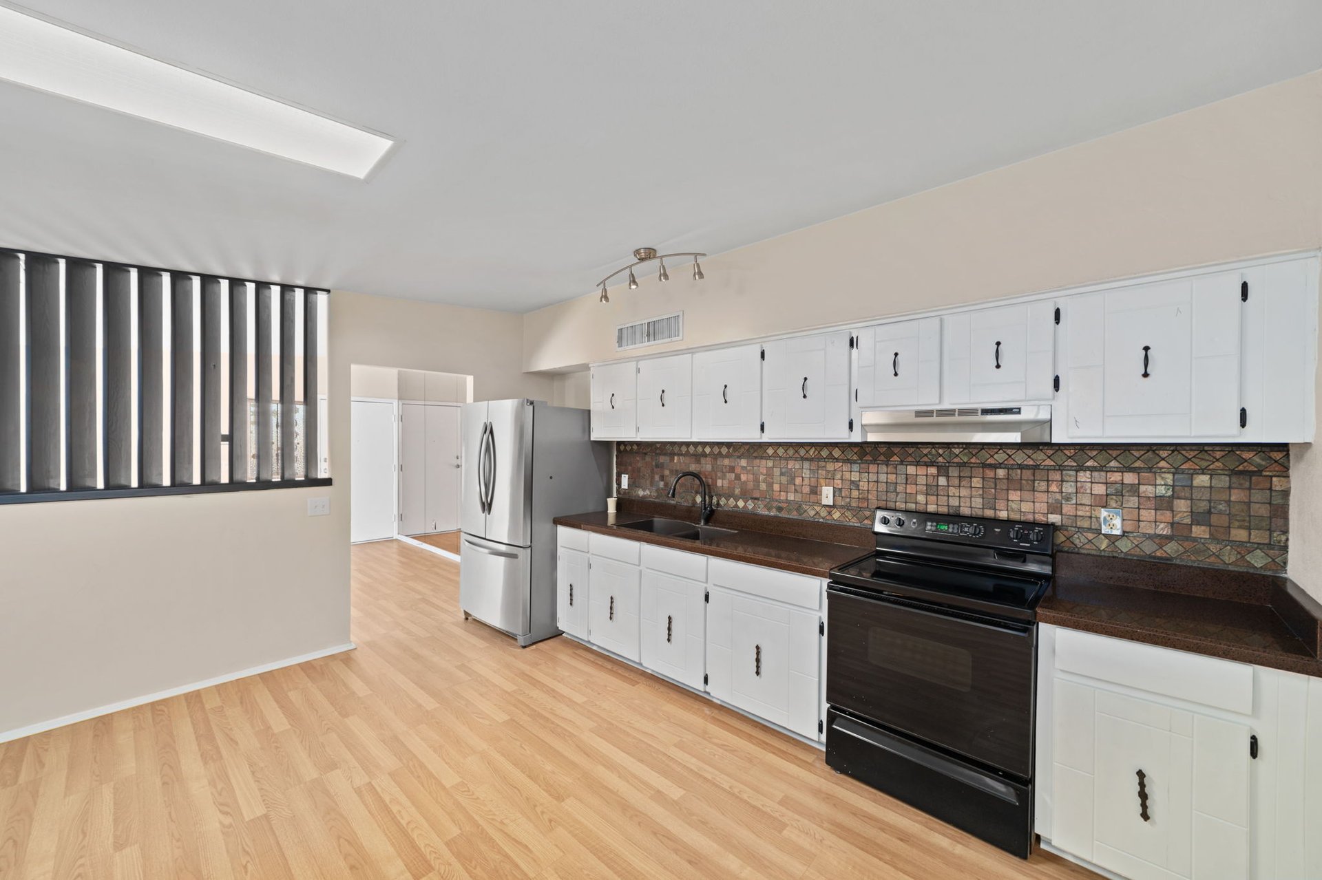 2540 S Marianne