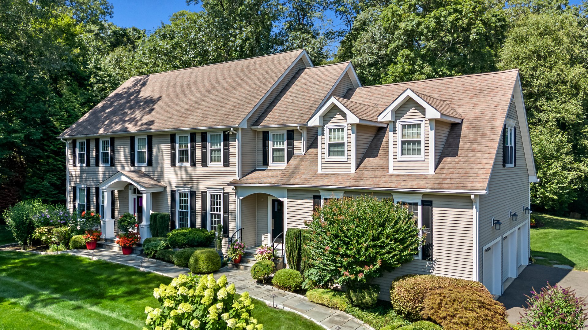 18 N Nabby Rd, Danbury, CT 06811