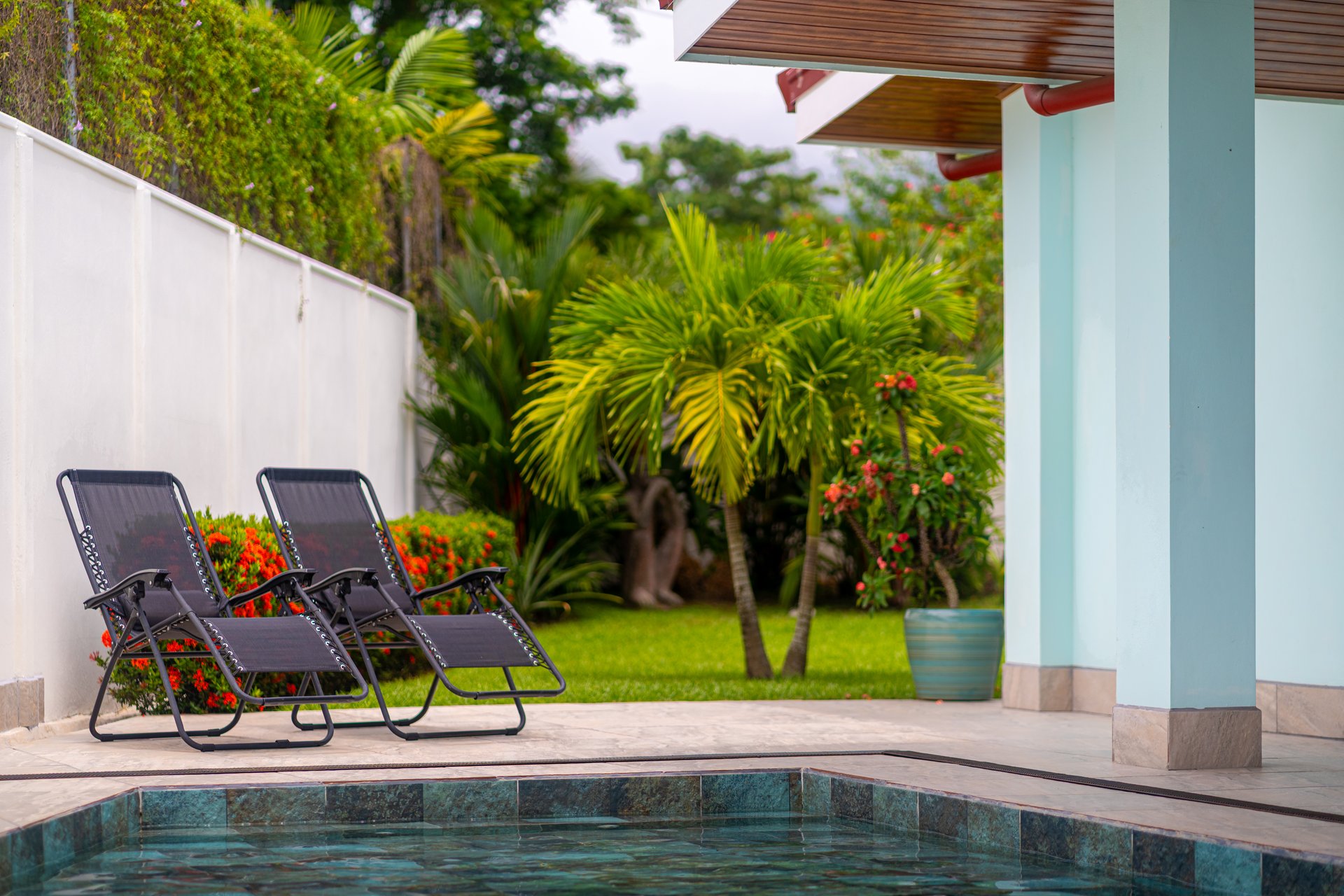 Villa Esmeralda - Big Pool. Big Lot. Big Lifestyle. Central Uvita, Walk to Everything!