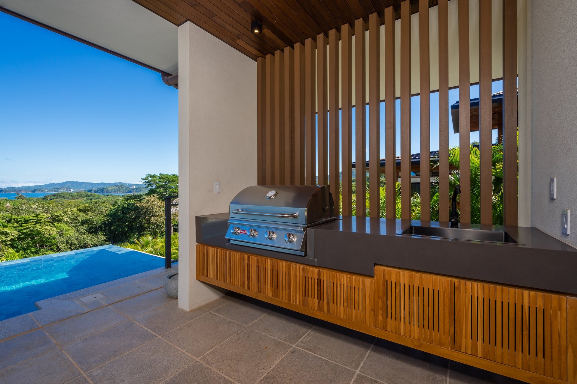 Casa Aura: Modern Luxury with Ocean Views in Reserva Conchal