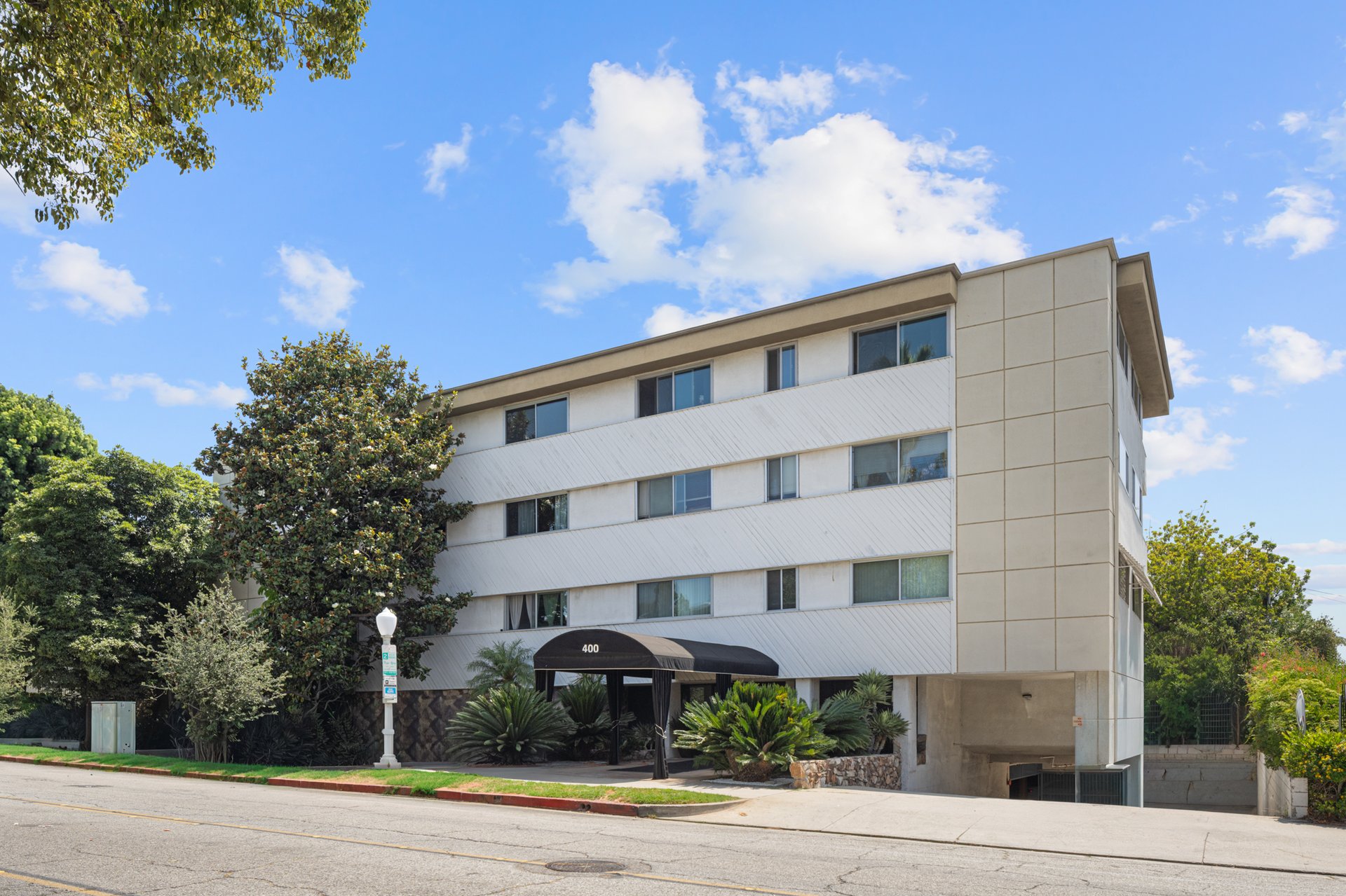 400 S Los Robles Avenue #209