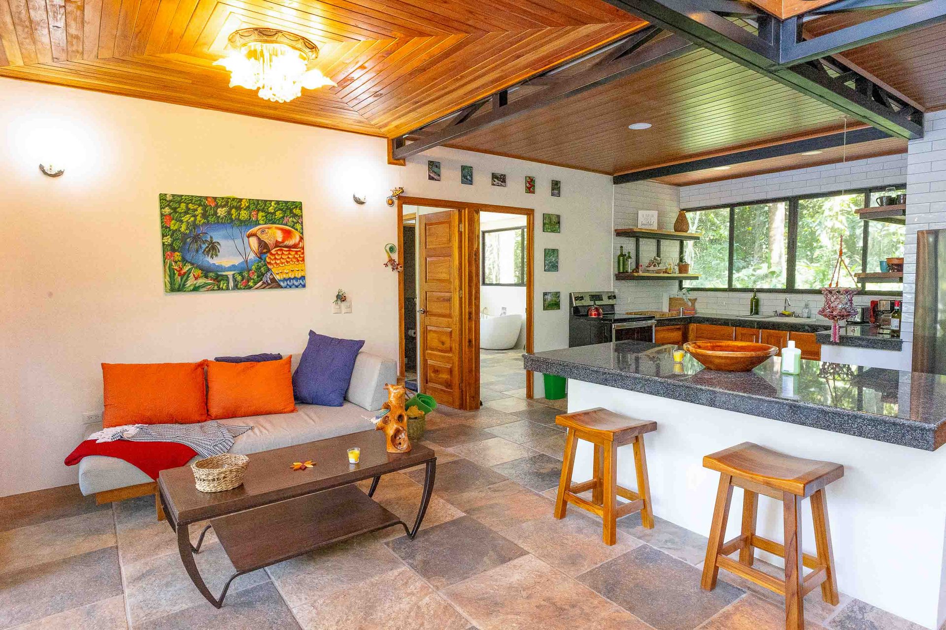 Tropical 3-bedroom home in gated community Manuel Antonio, Perfect rental!