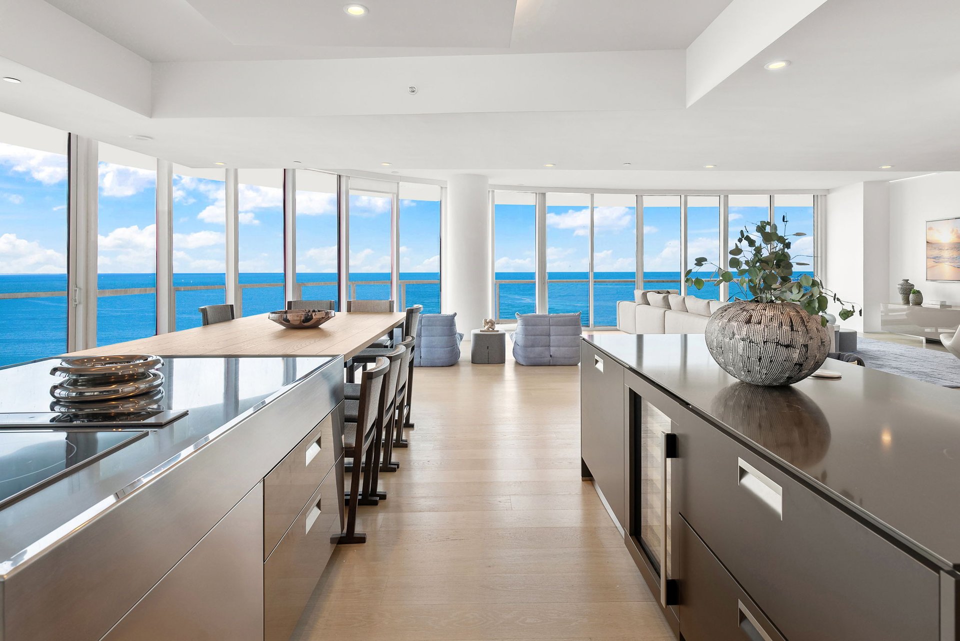 100 S Pointe Drive, Residence 1906/07