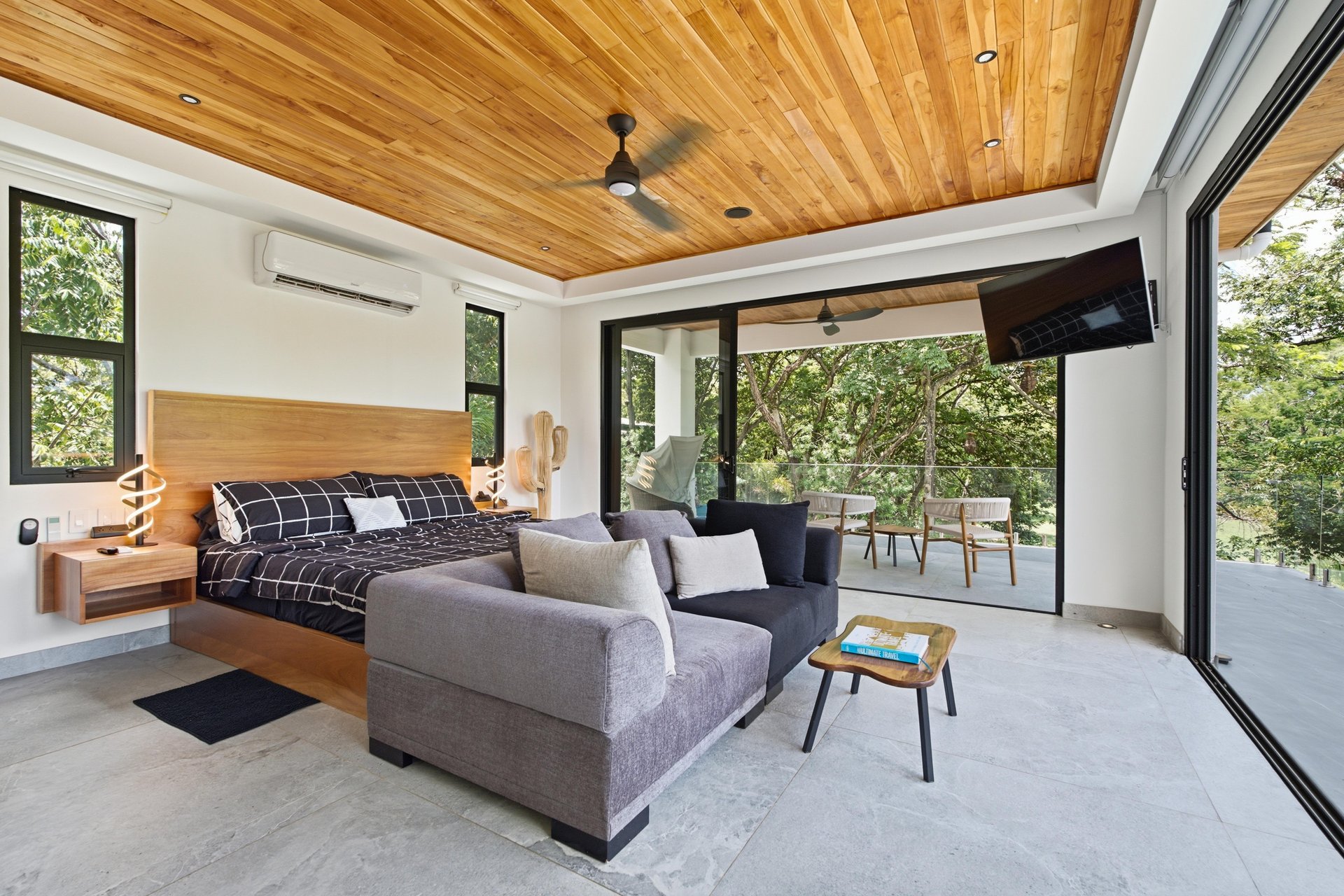 Casa La Ola Perfecta | Luxury 5-Bedroom Home with Pool Near the Beach in Hacienda Pinilla