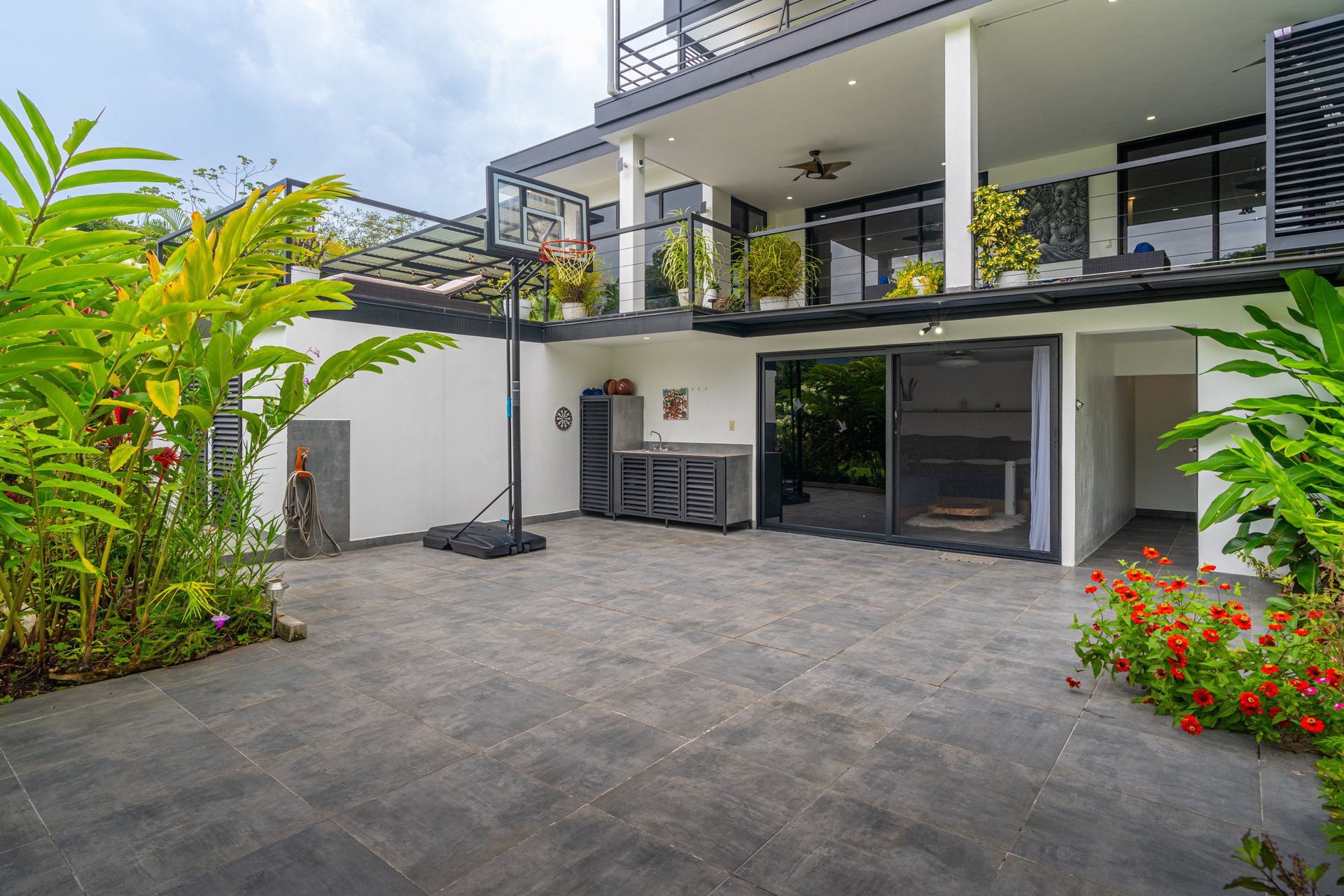Modern 4-Bedroom Family Sanctuary with Infinity Pool, Edible Forest Garden - Exclusive Gated Ojochal Community 