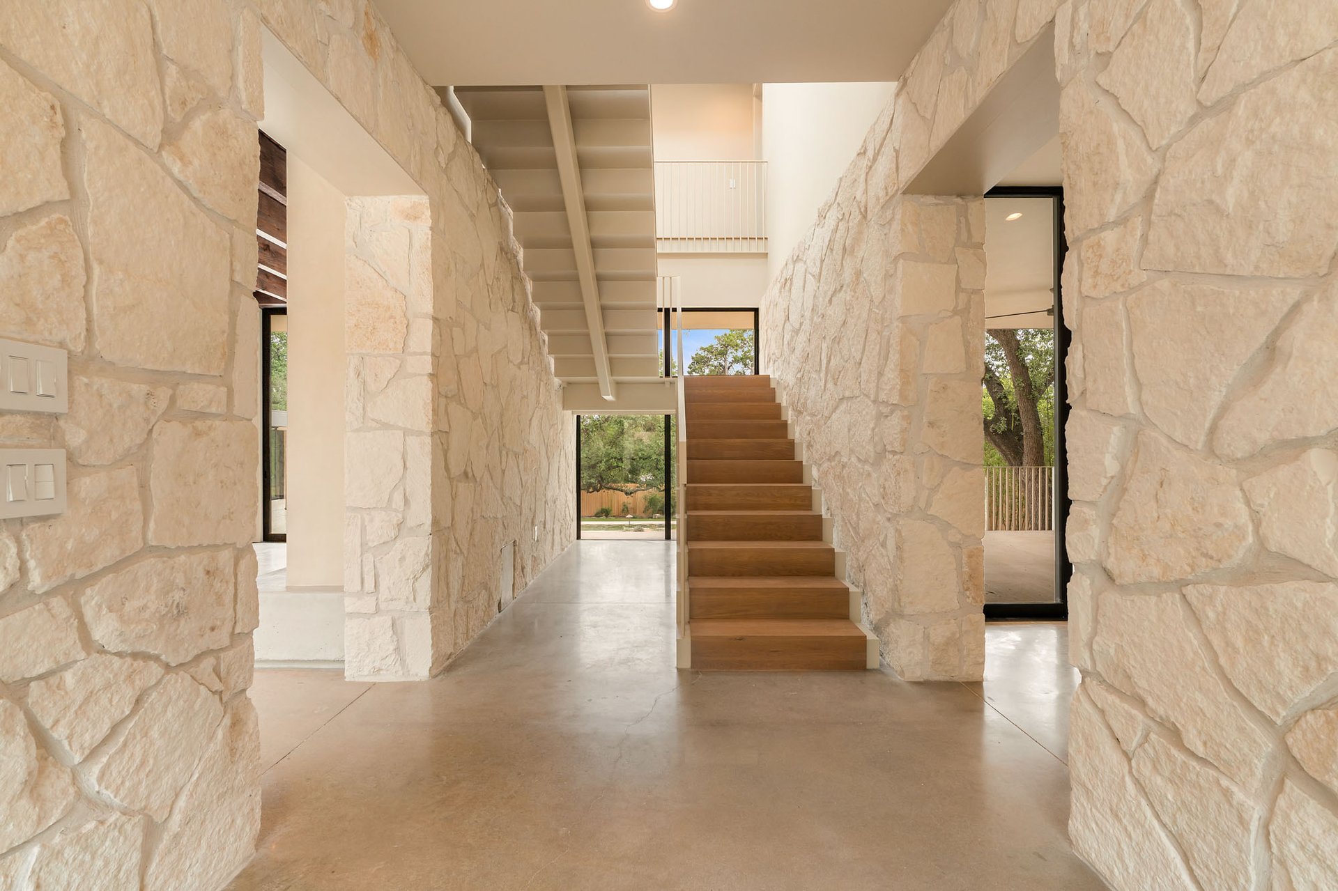 4705 Balcones Dr