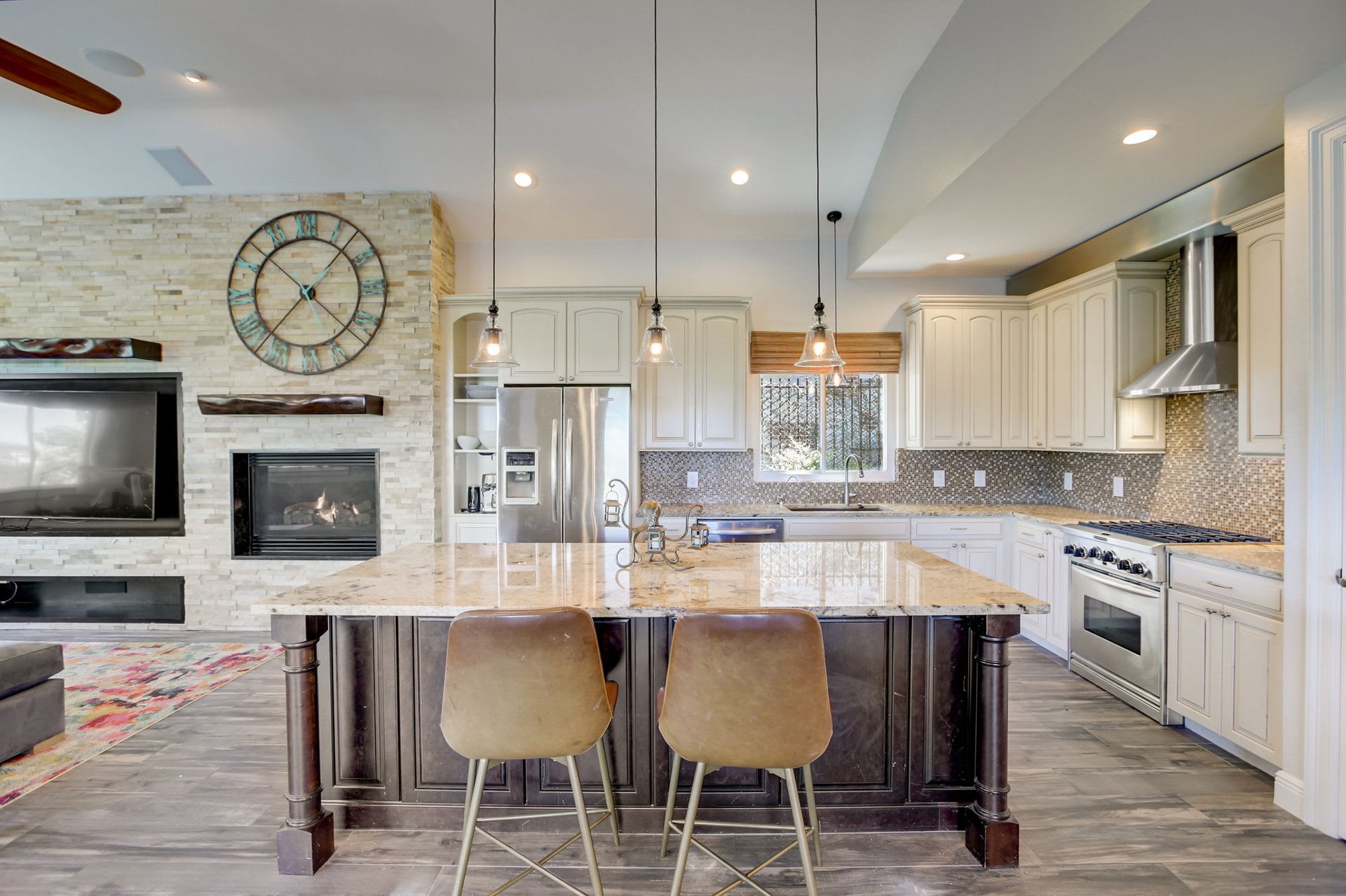 Hill Country Paradise: Luxurious 4/3 Home with Heated Pool/Spa and Spectacular Sunset Views in River Place!