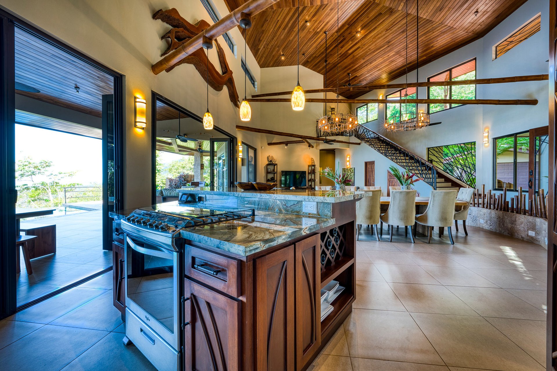 Casa Bambú – LUXURY 5 BEDROOM ESTATE WITH EXCEPTIONAL OCEAN VIEWS
