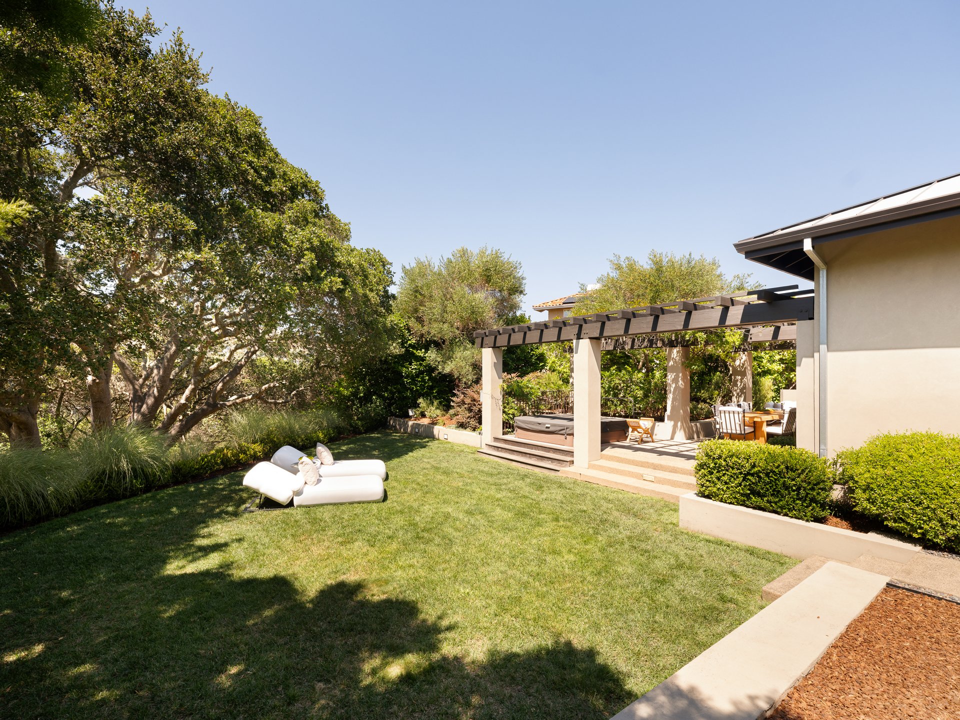 Architectural Modernism, Bay Views, and Exceptional Outdoor Living