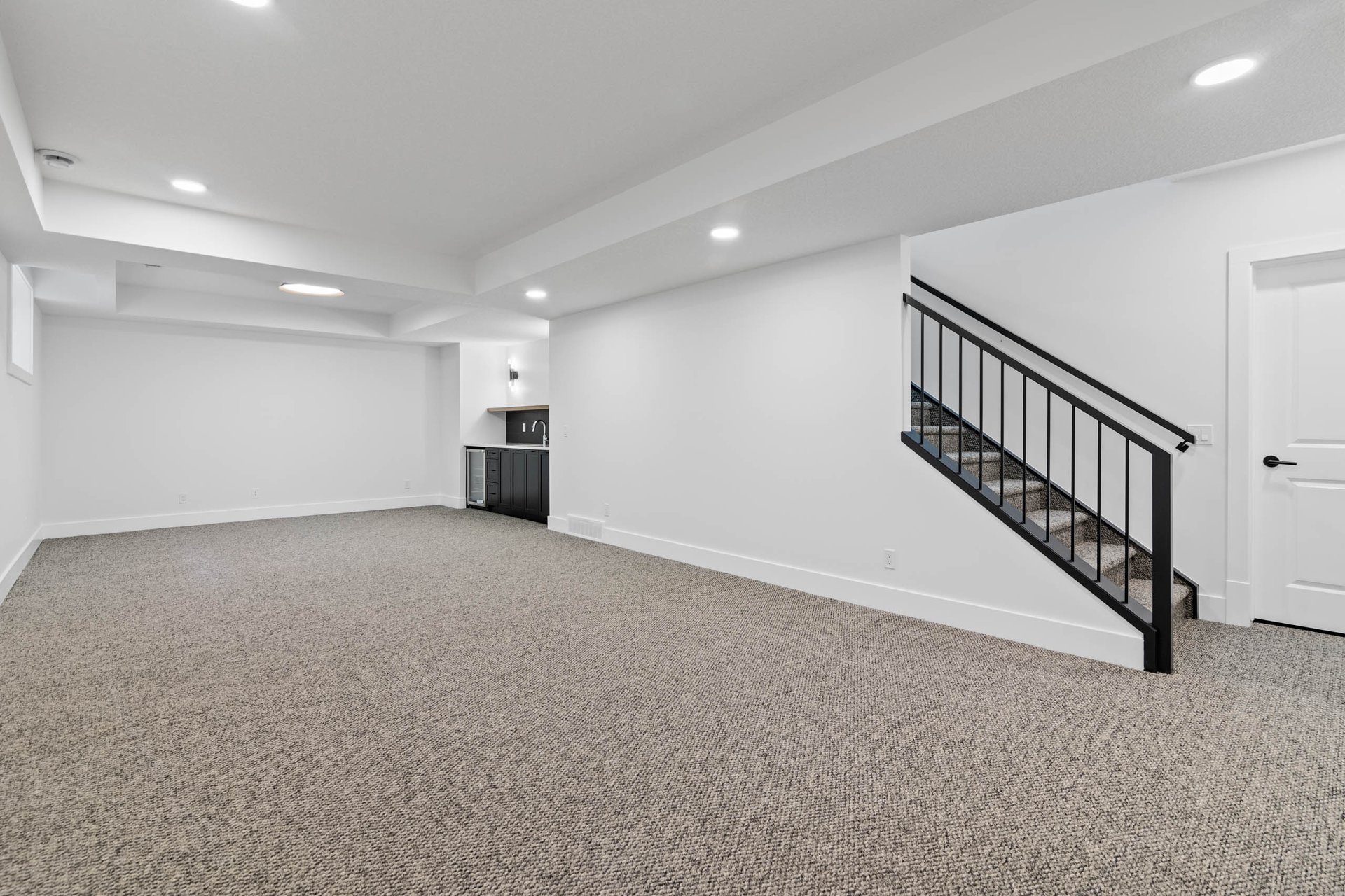 227 Calais Drive SW
