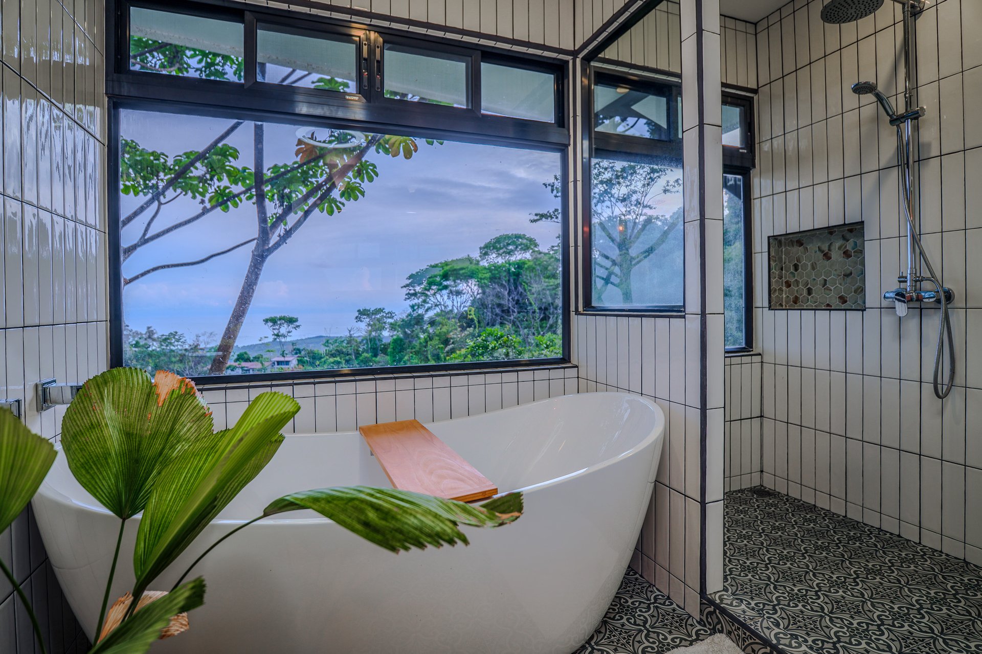 Casa La Roca, Whale's Tail 3 Bedroom Home In Uvita!