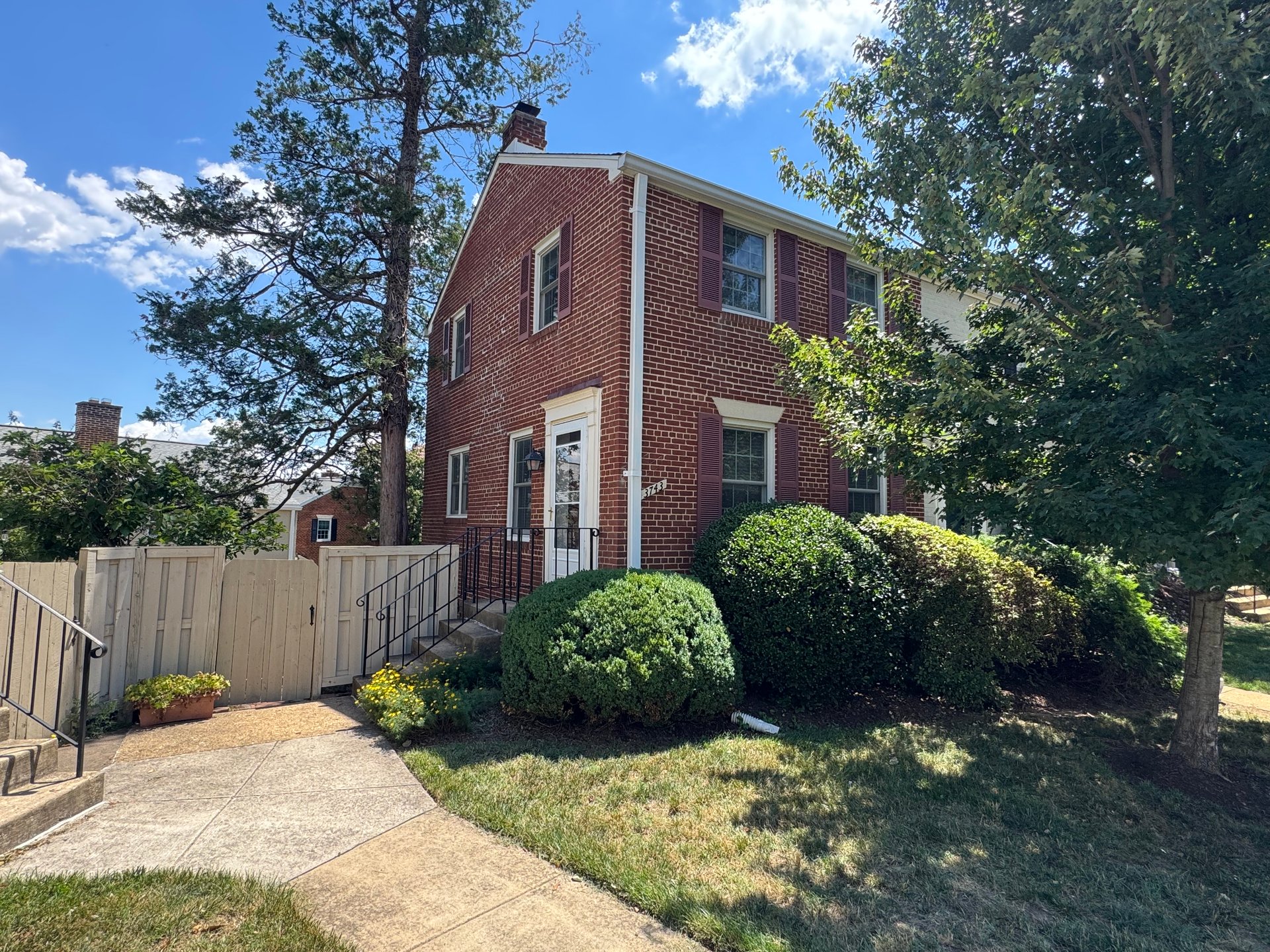 Investor Special! 3-Level End Unit w/ Huge Upside in Fairlington Towne