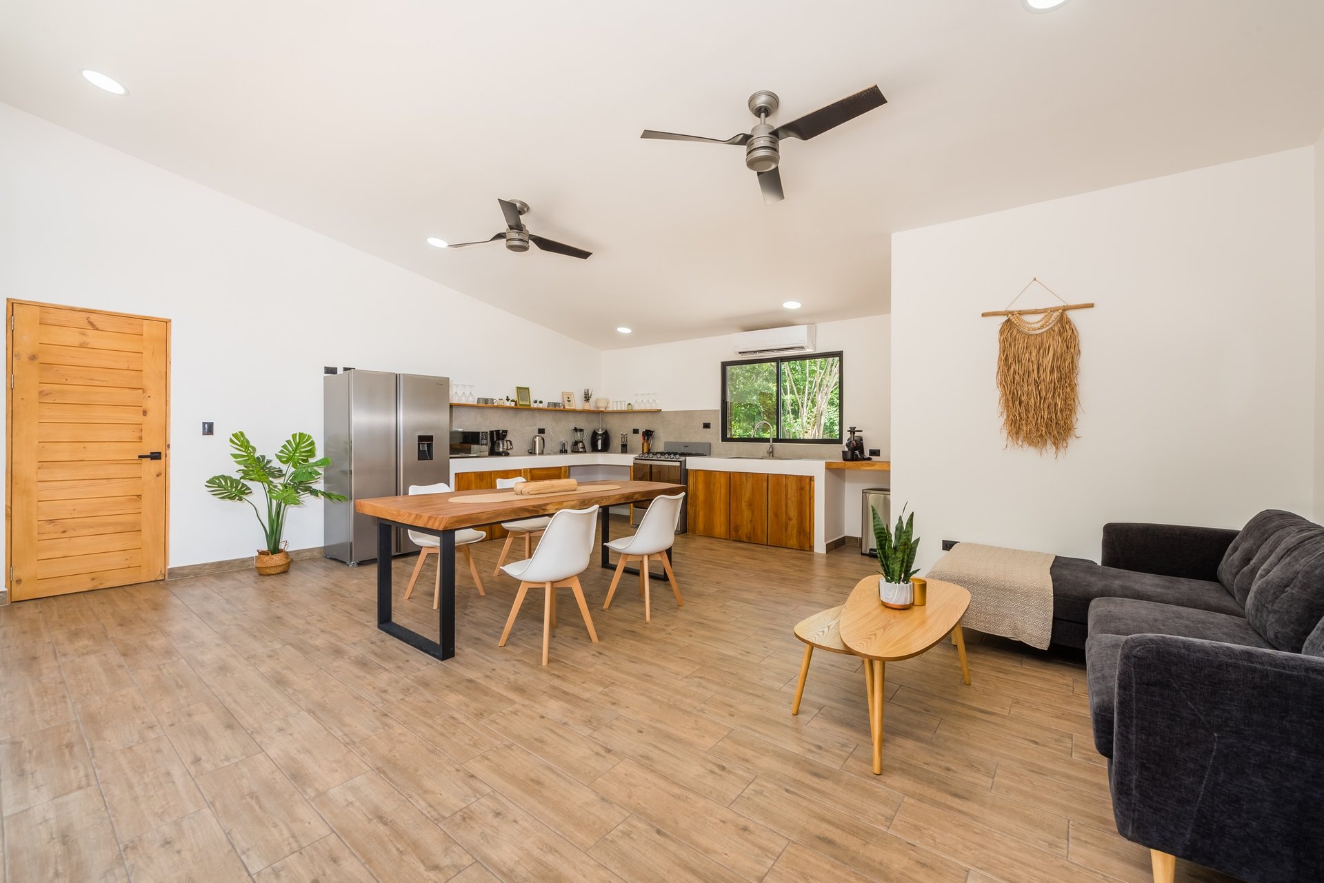 V-Caro Ju | Furnished Villa with Pool, Guest Cottage, and 4,603 m² Expansion Lot Just 15 Minutes from Tamarindo
