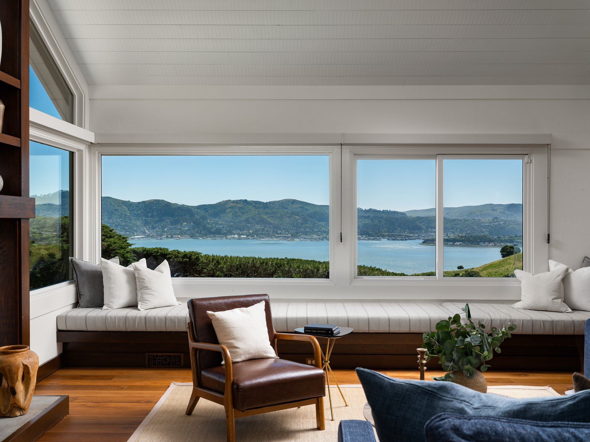 Stylish and Chic Mount Tiburon Retreat 