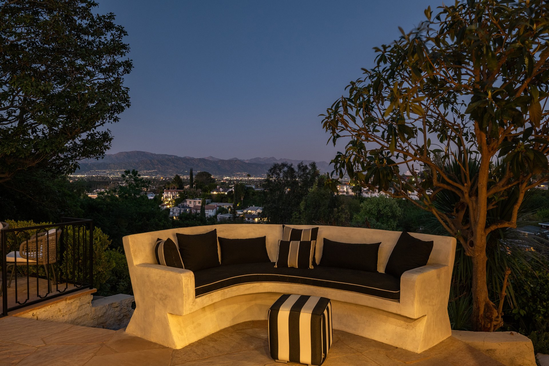 3922 Glenridge Dr, Sherman Oaks 