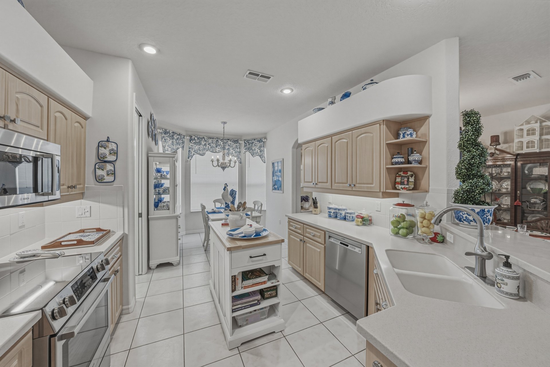 12410 WOODLANDS CIR